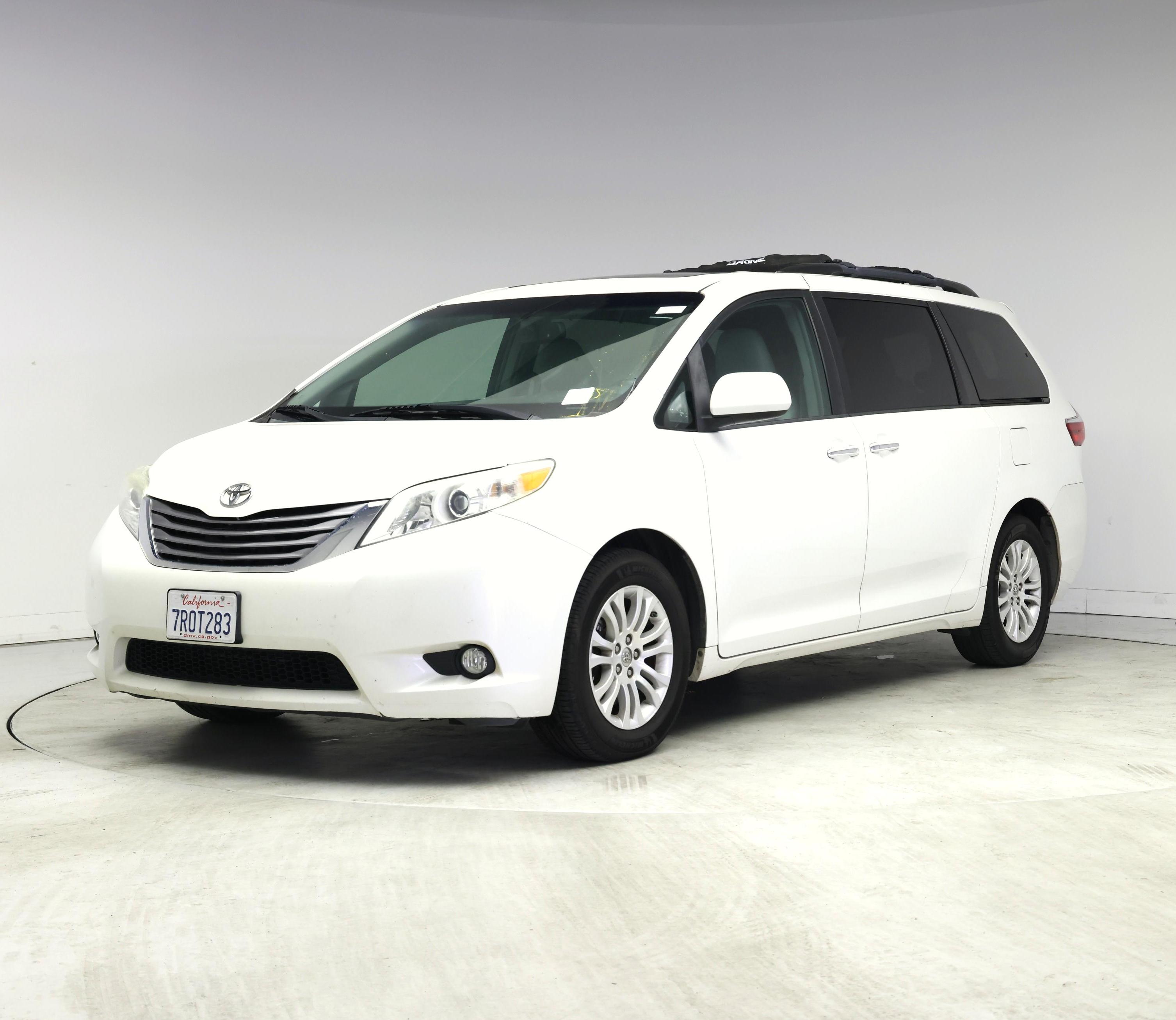 Thumbnail: 2016 Toyota Sienna - 4
