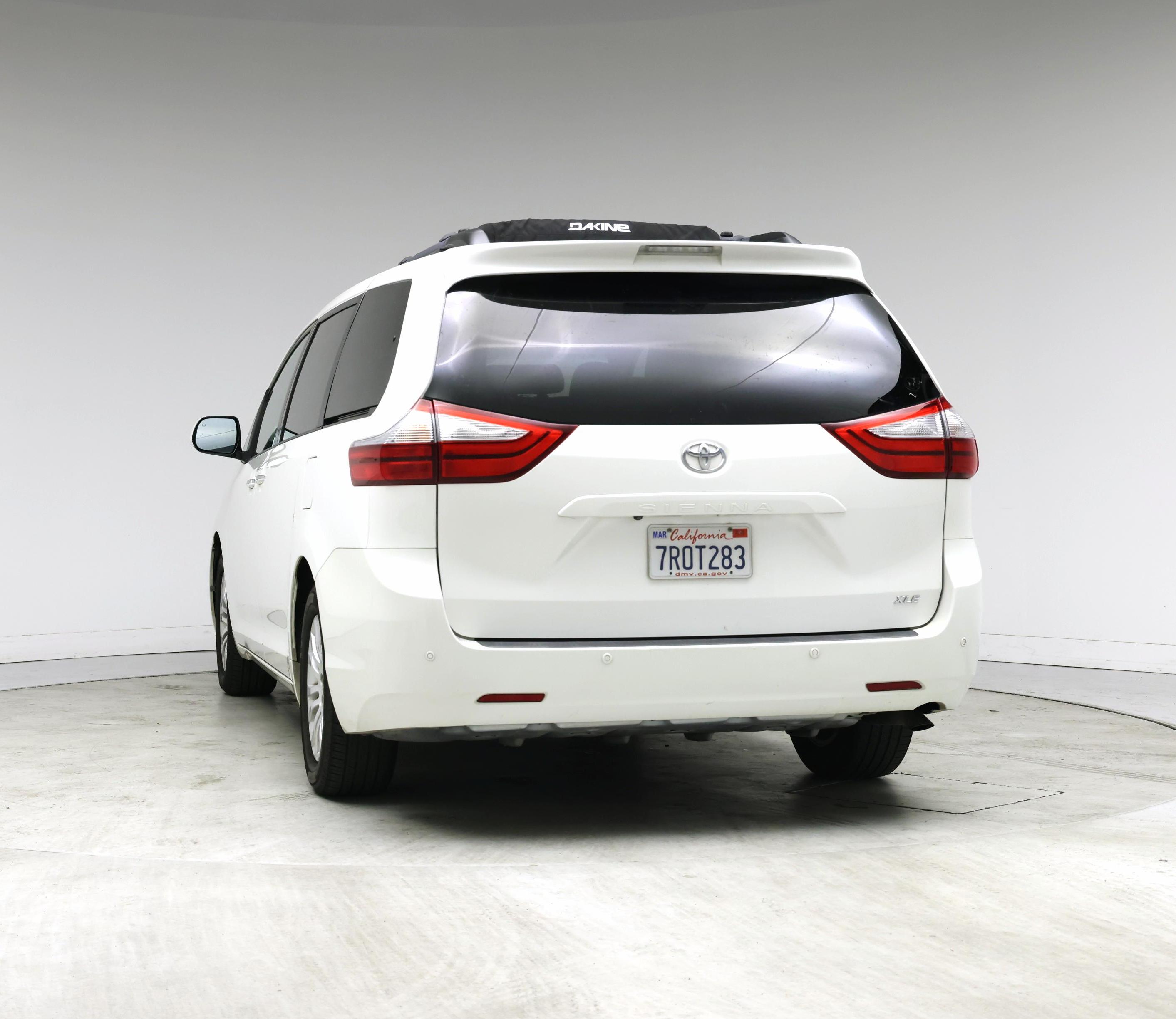 Thumbnail: 2016 Toyota Sienna - 6