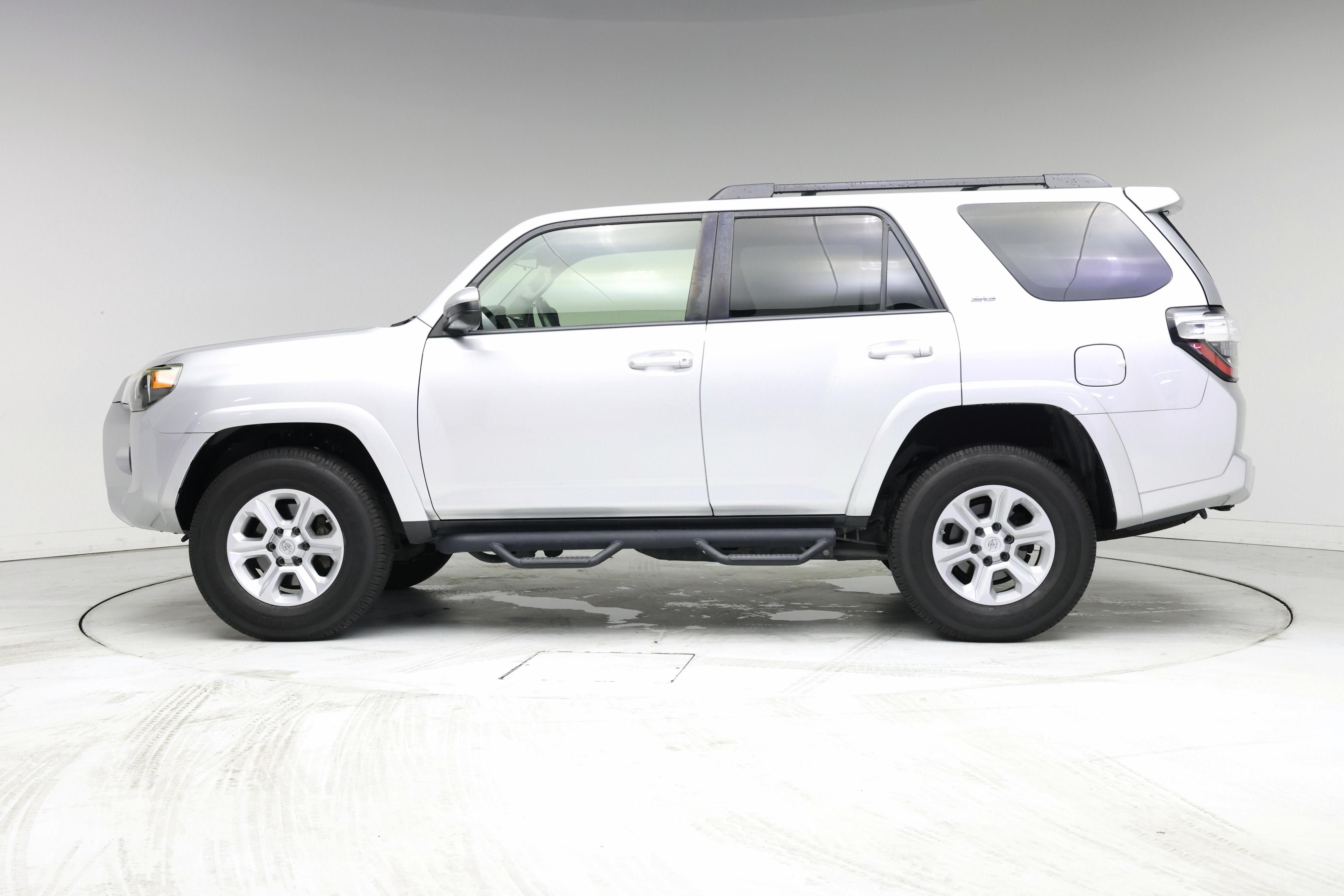 Thumbnail: 2016 Toyota 4Runner - 3