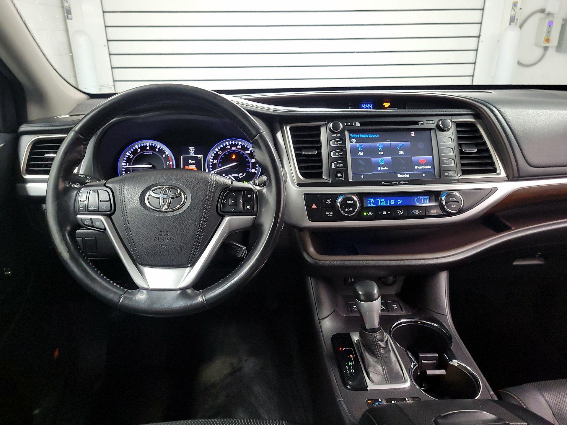 Thumbnail: 2016 Toyota Highlander - 9