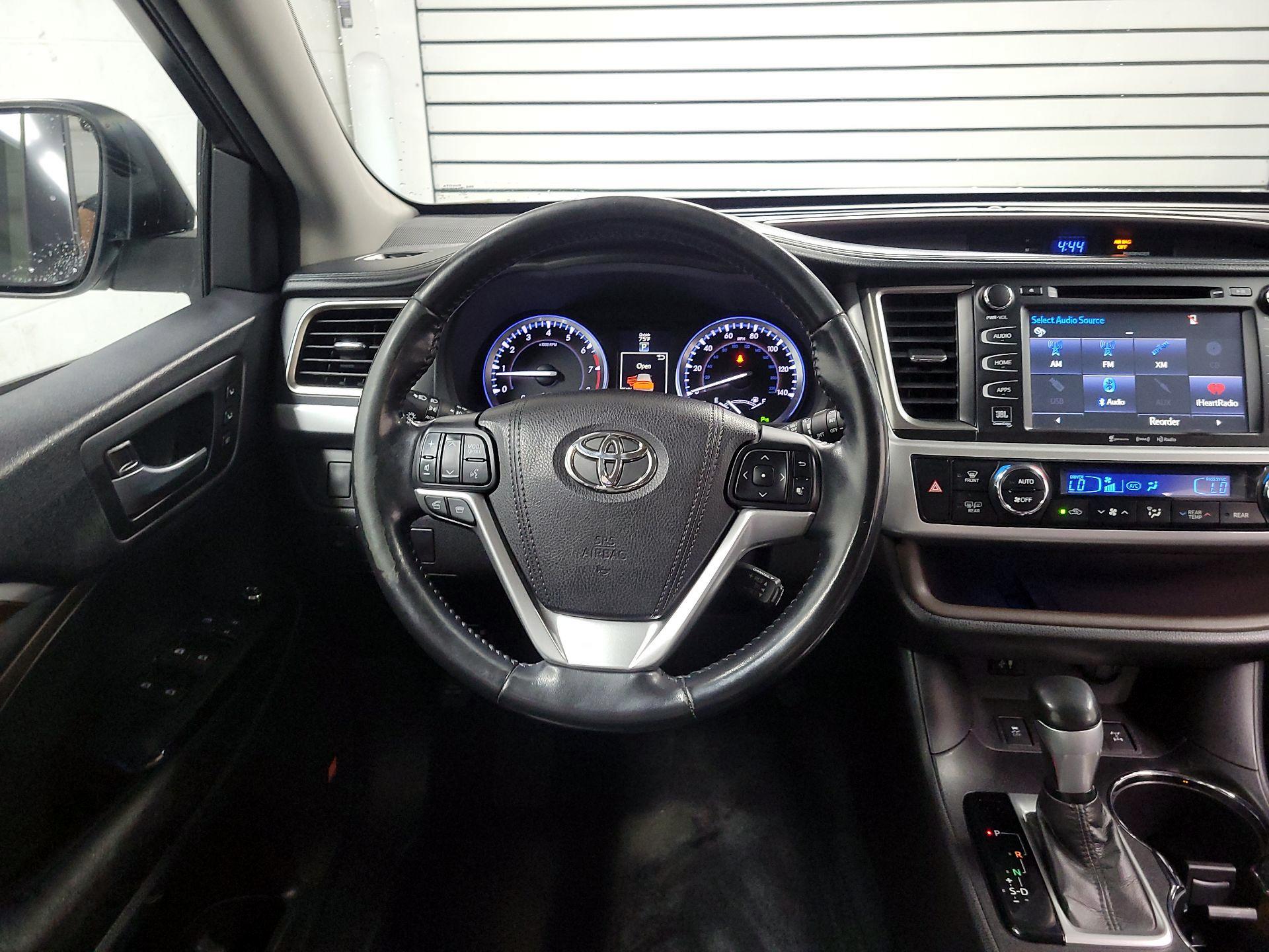 Thumbnail: 2016 Toyota Highlander - 10