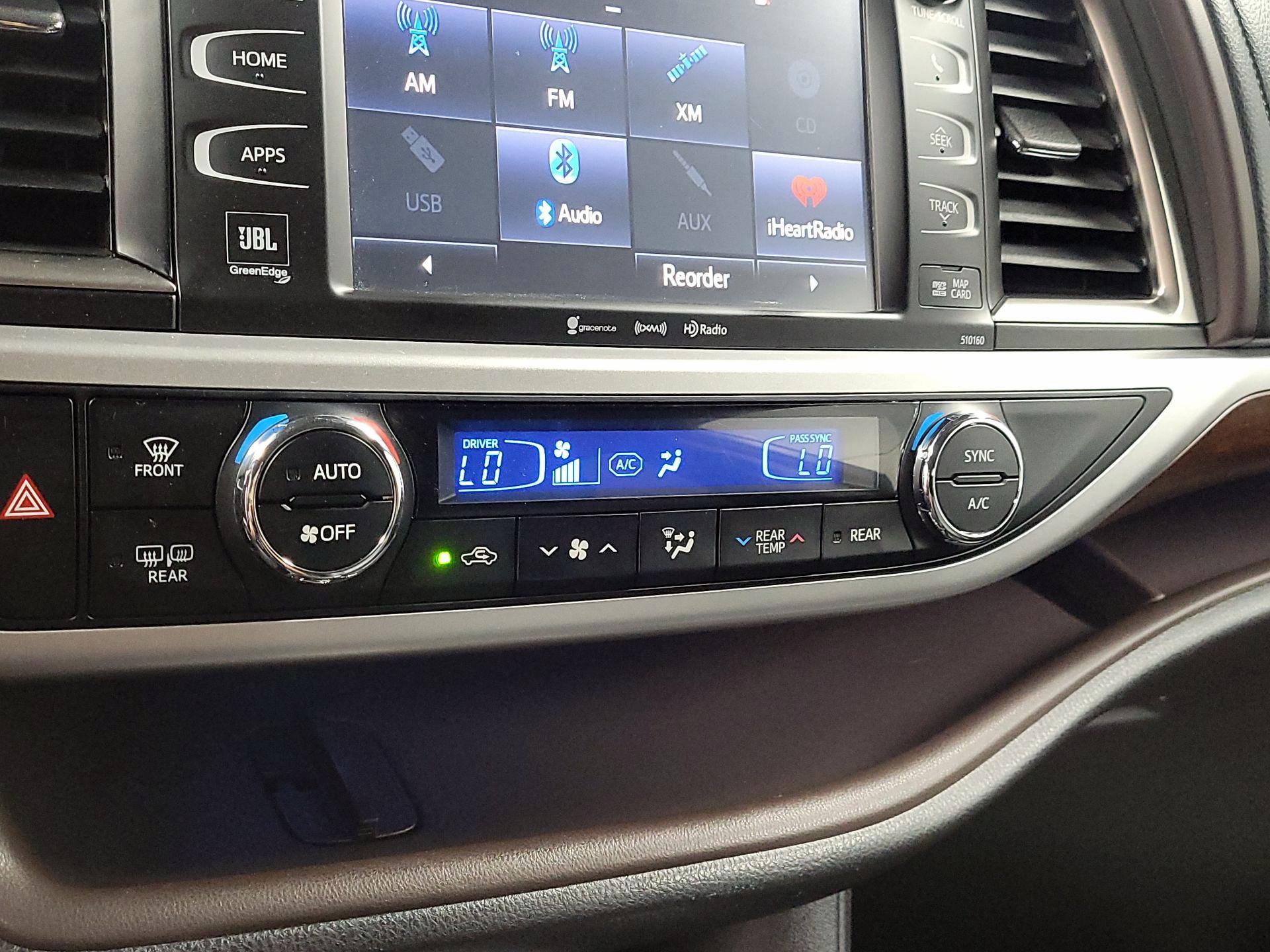 Thumbnail: 2016 Toyota Highlander - 15