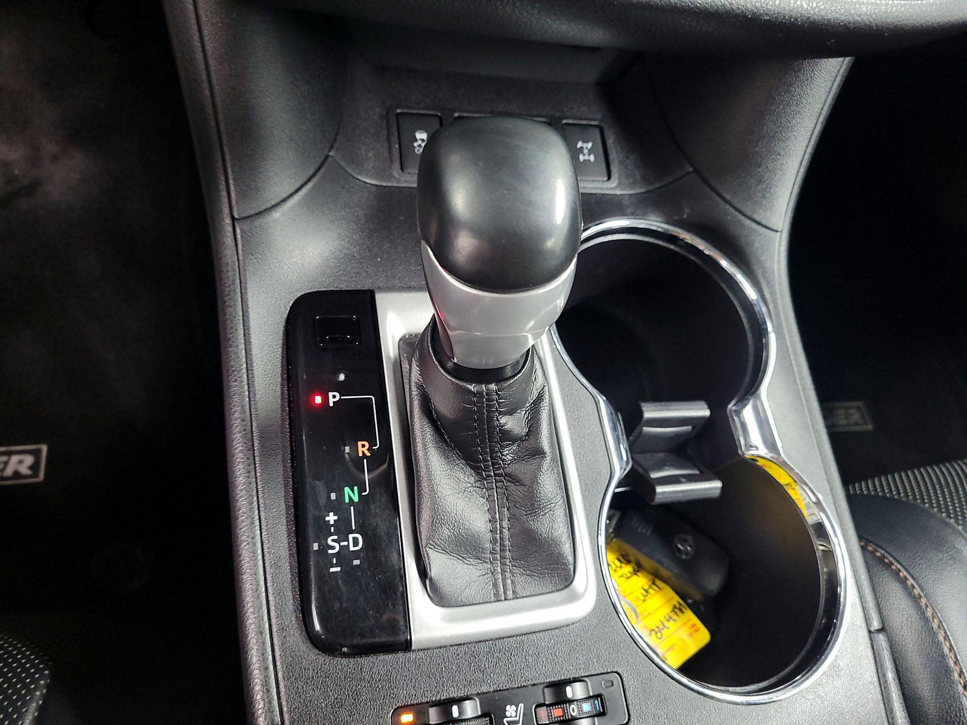 Thumbnail: 2016 Toyota Highlander - 16
