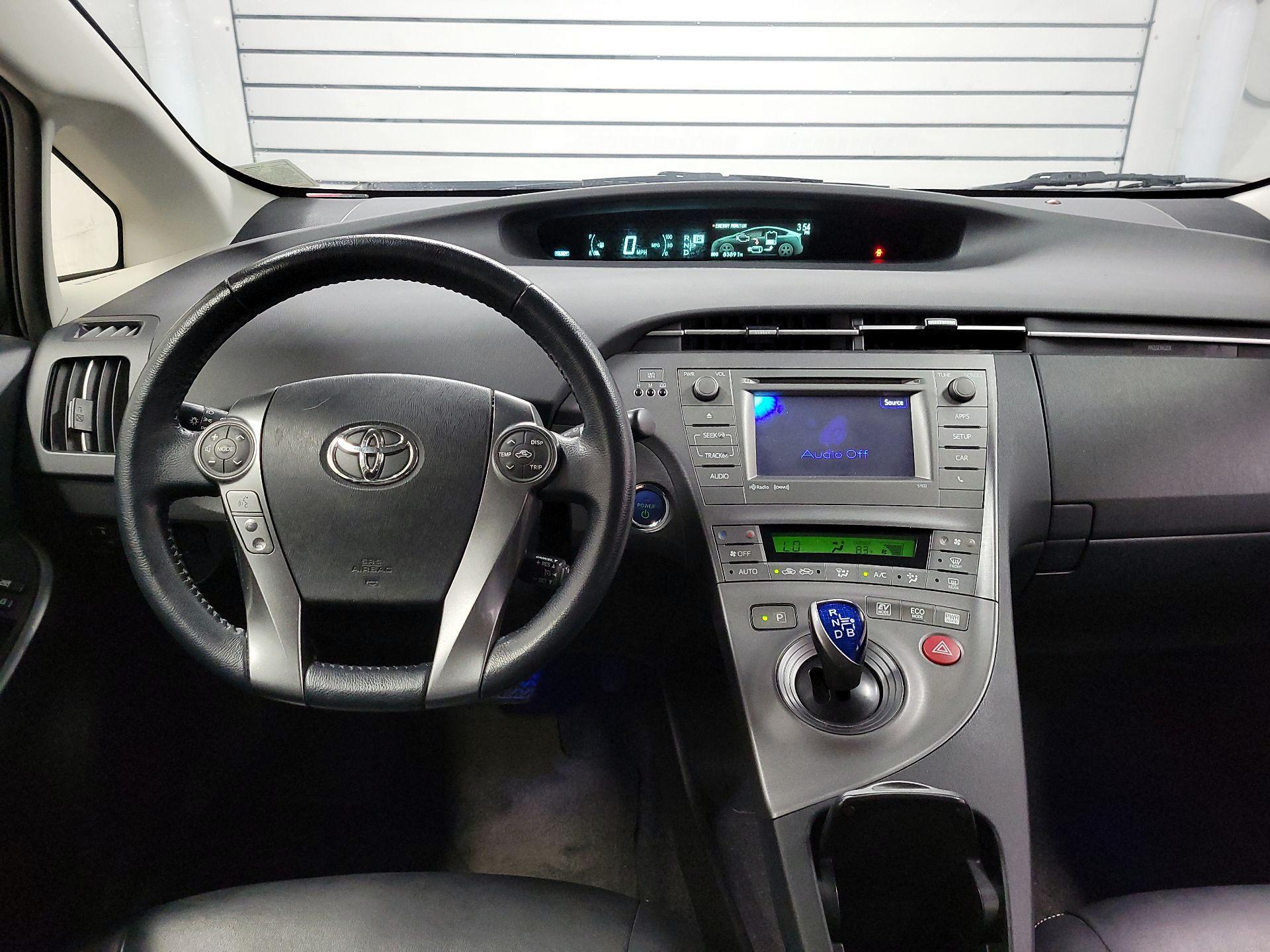 Thumbnail: 2015 Toyota Prius - 9