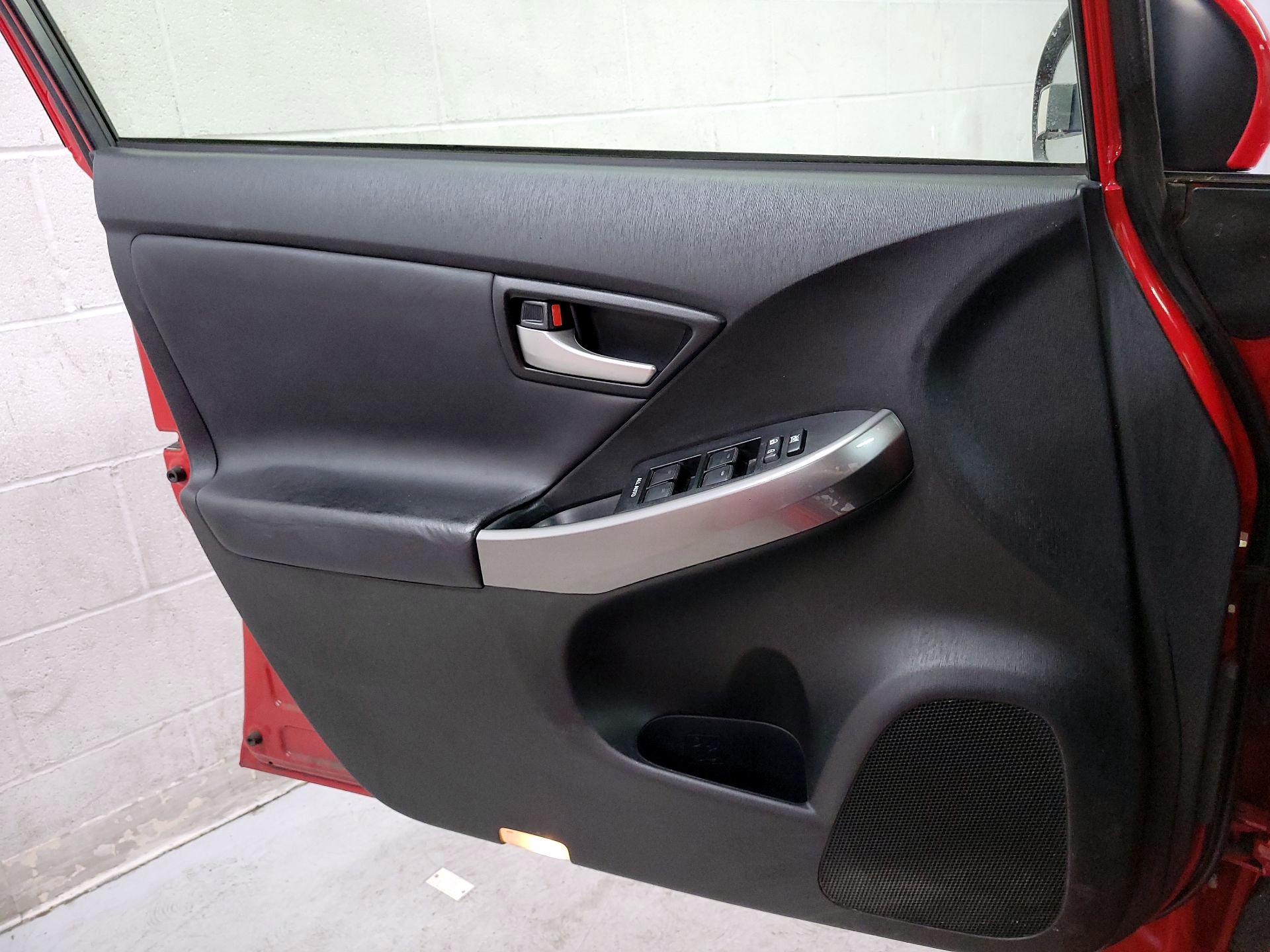 Thumbnail: 2015 Toyota Prius - 12