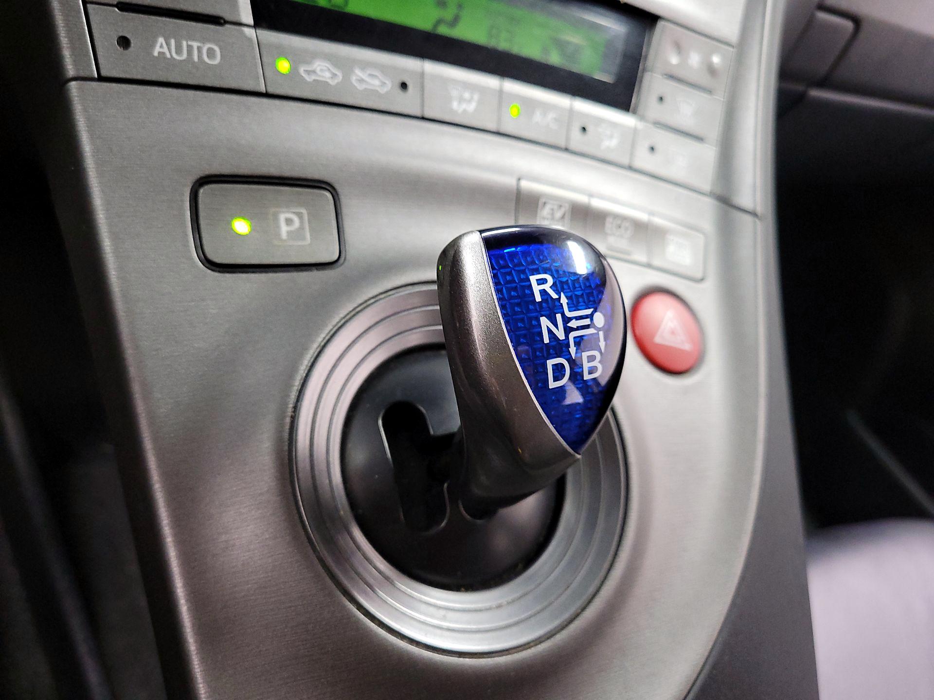 Thumbnail: 2015 Toyota Prius - 16
