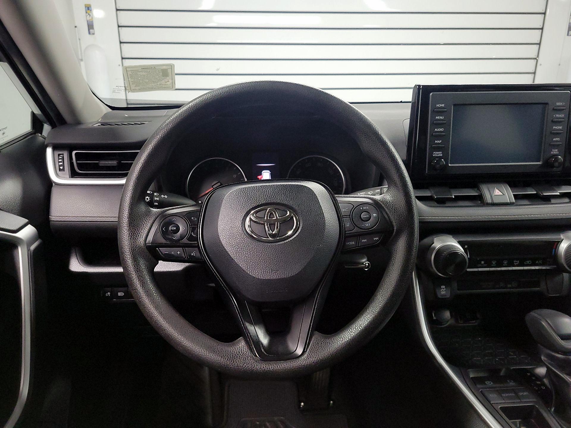 Thumbnail: 2019 Toyota RAV4 - 10