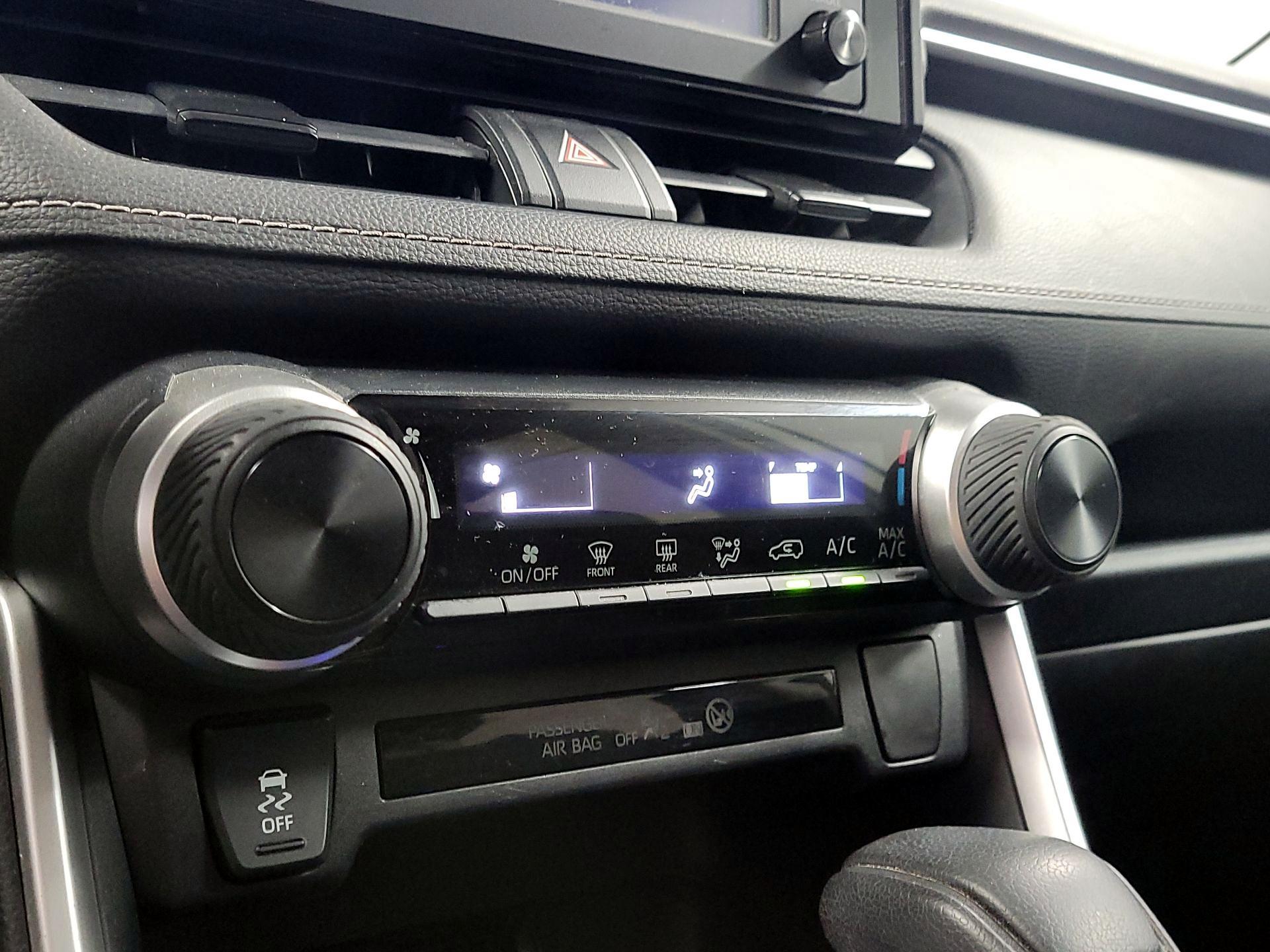 Thumbnail: 2019 Toyota RAV4 - 16