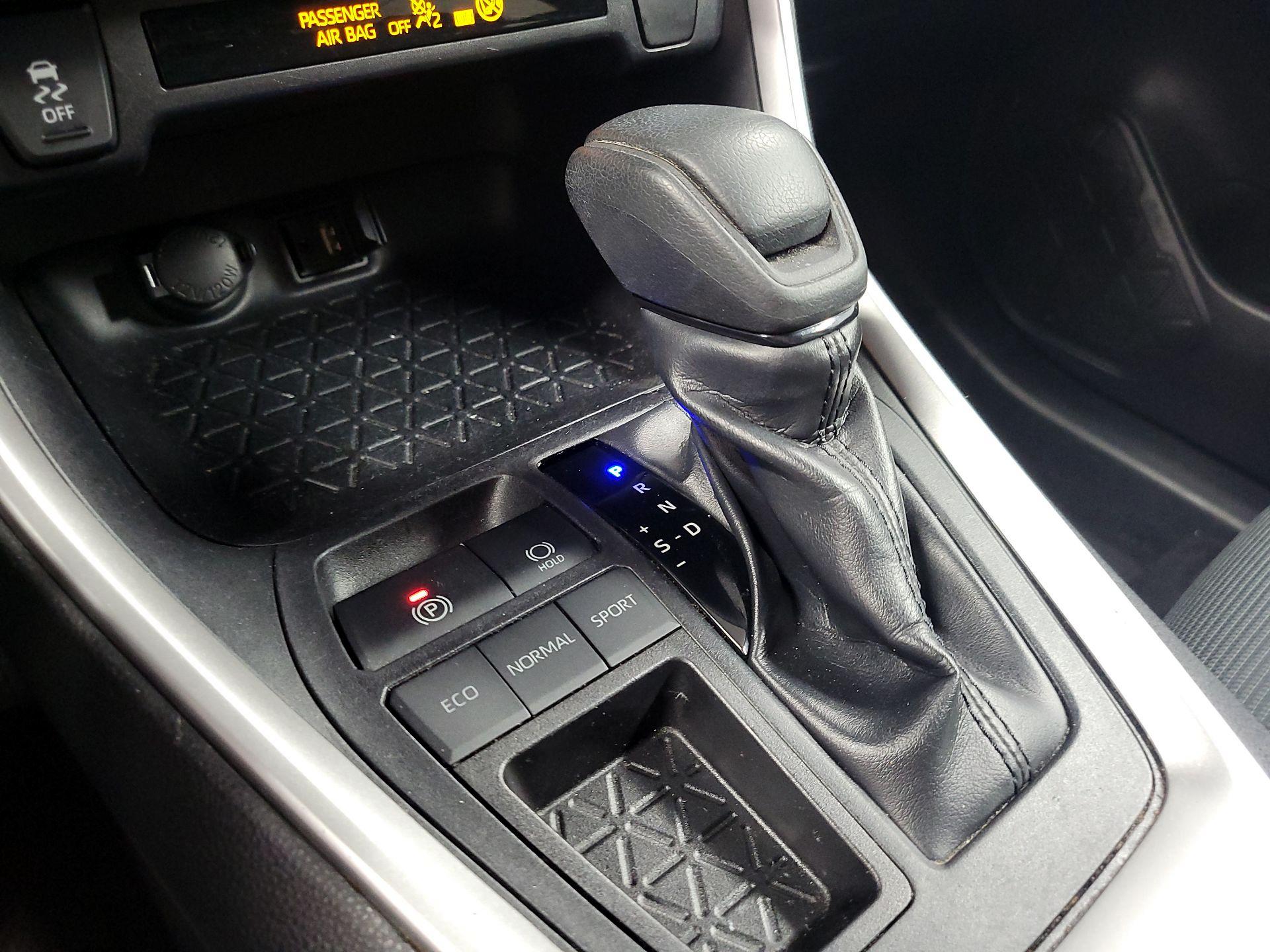 Thumbnail: 2019 Toyota RAV4 - 17