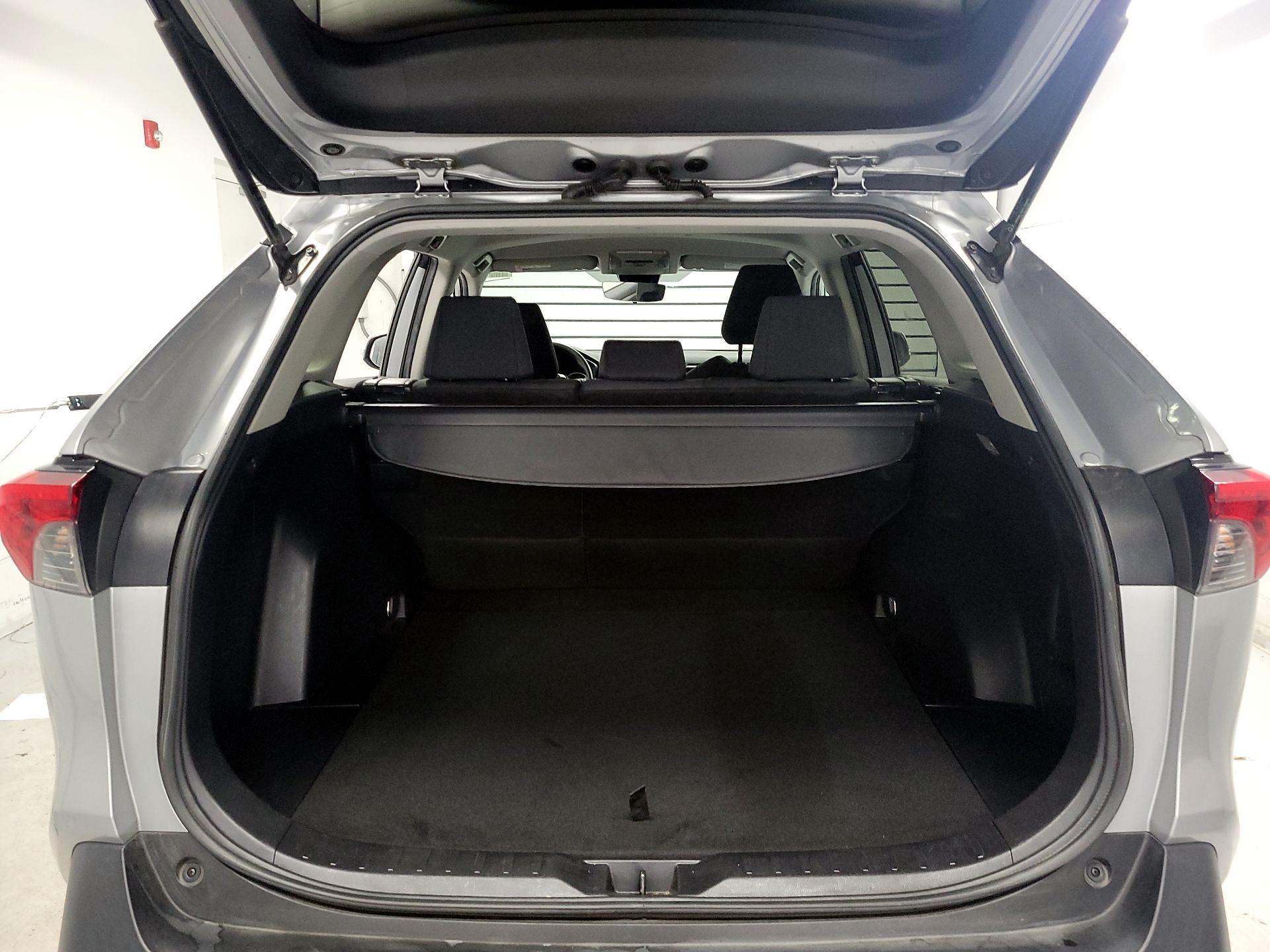 Thumbnail: 2019 Toyota RAV4 - 19