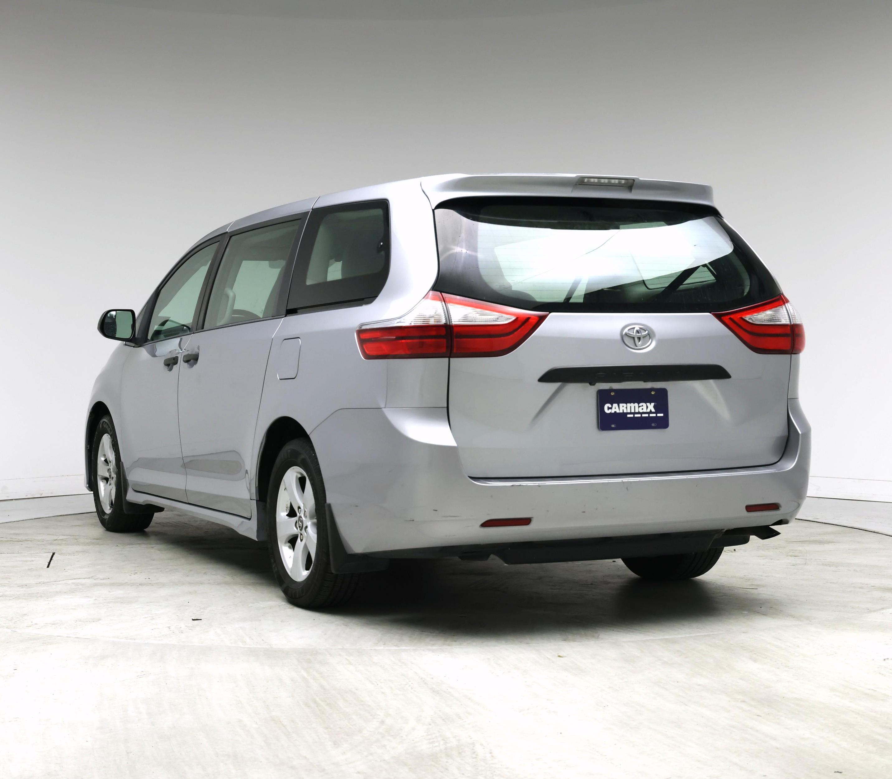 Thumbnail: 2018 Toyota Sienna - 2