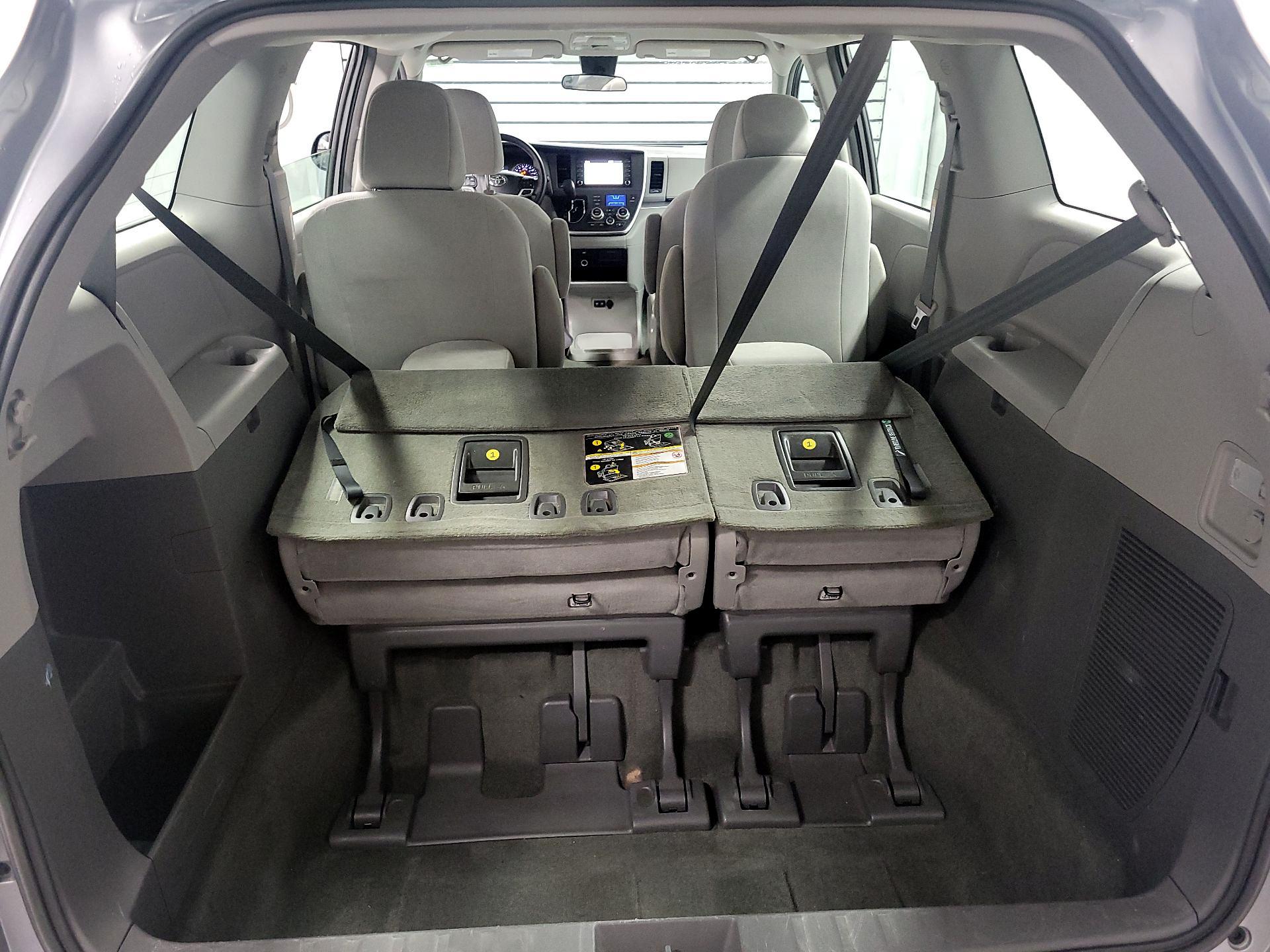 Thumbnail: 2018 Toyota Sienna - 20