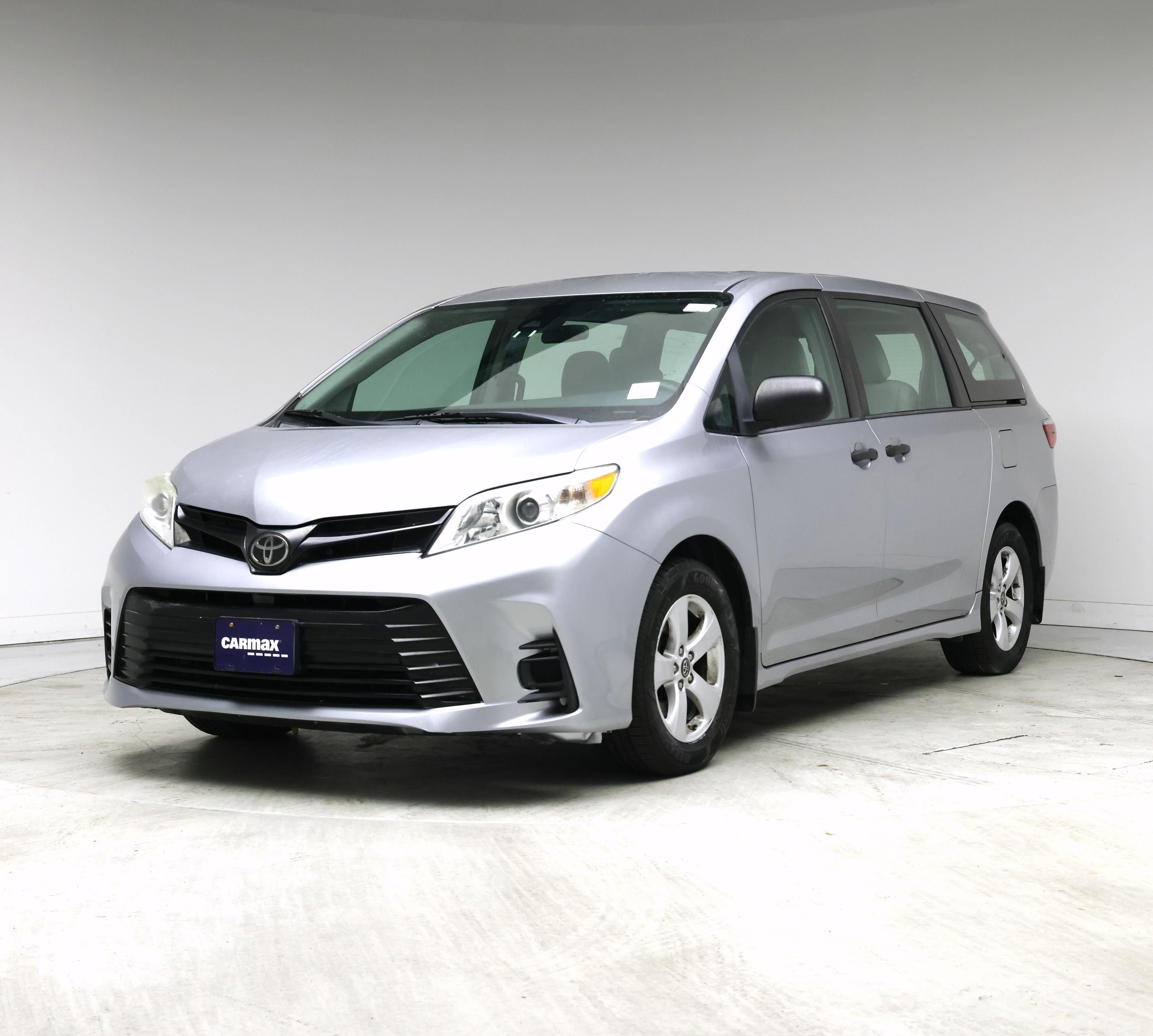 Thumbnail: 2018 Toyota Sienna - 4