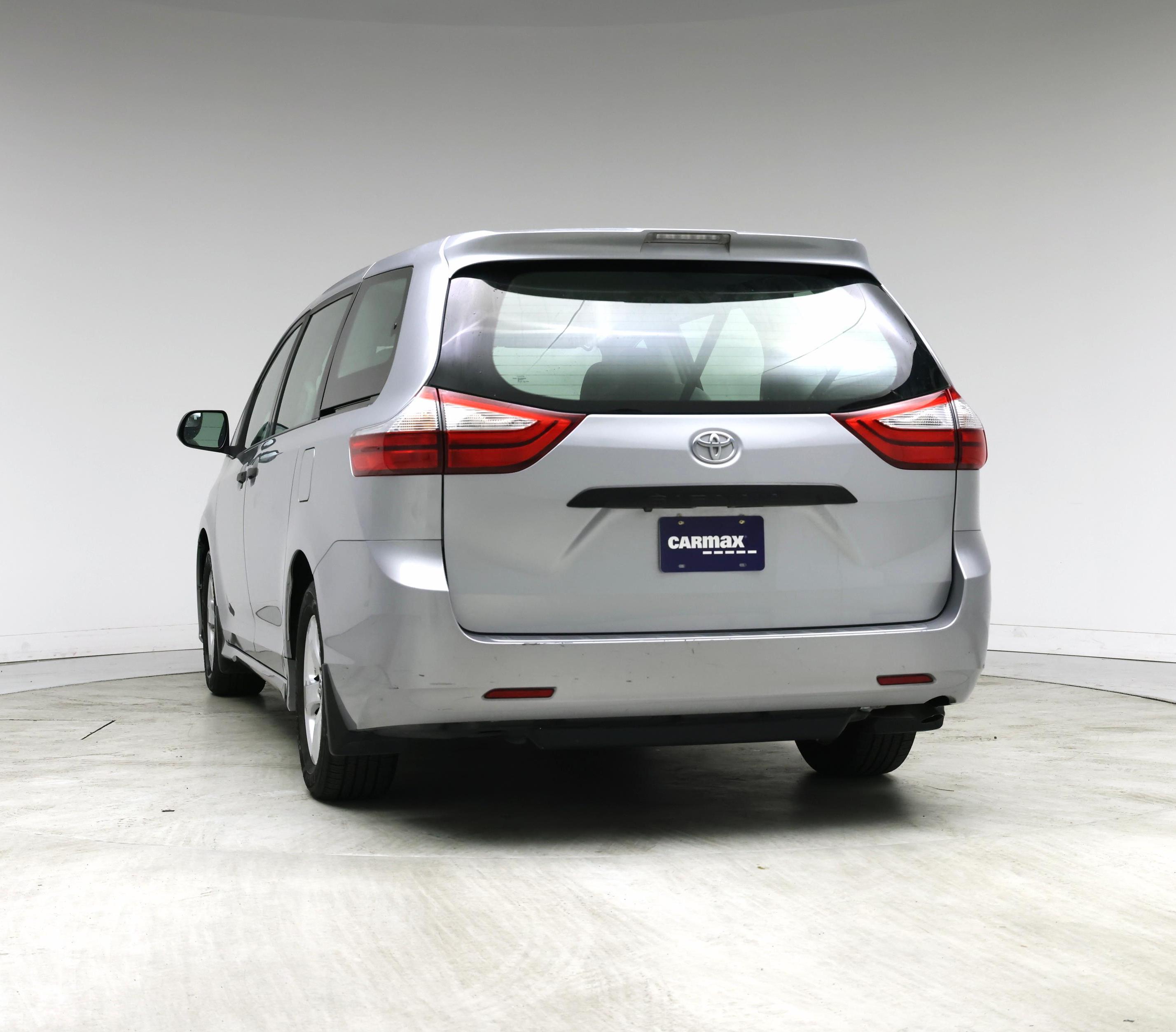 Thumbnail: 2018 Toyota Sienna - 6
