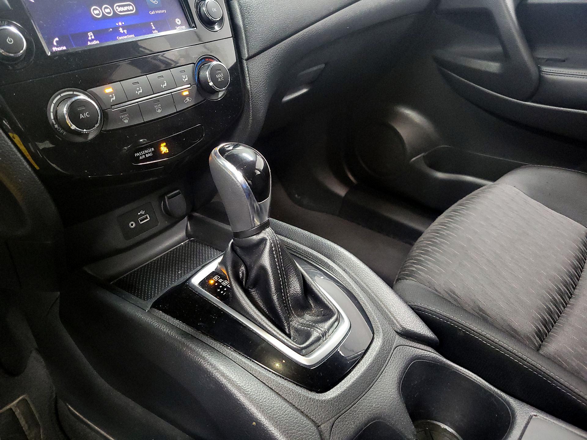 Thumbnail: 2018 Nissan Rogue - 16