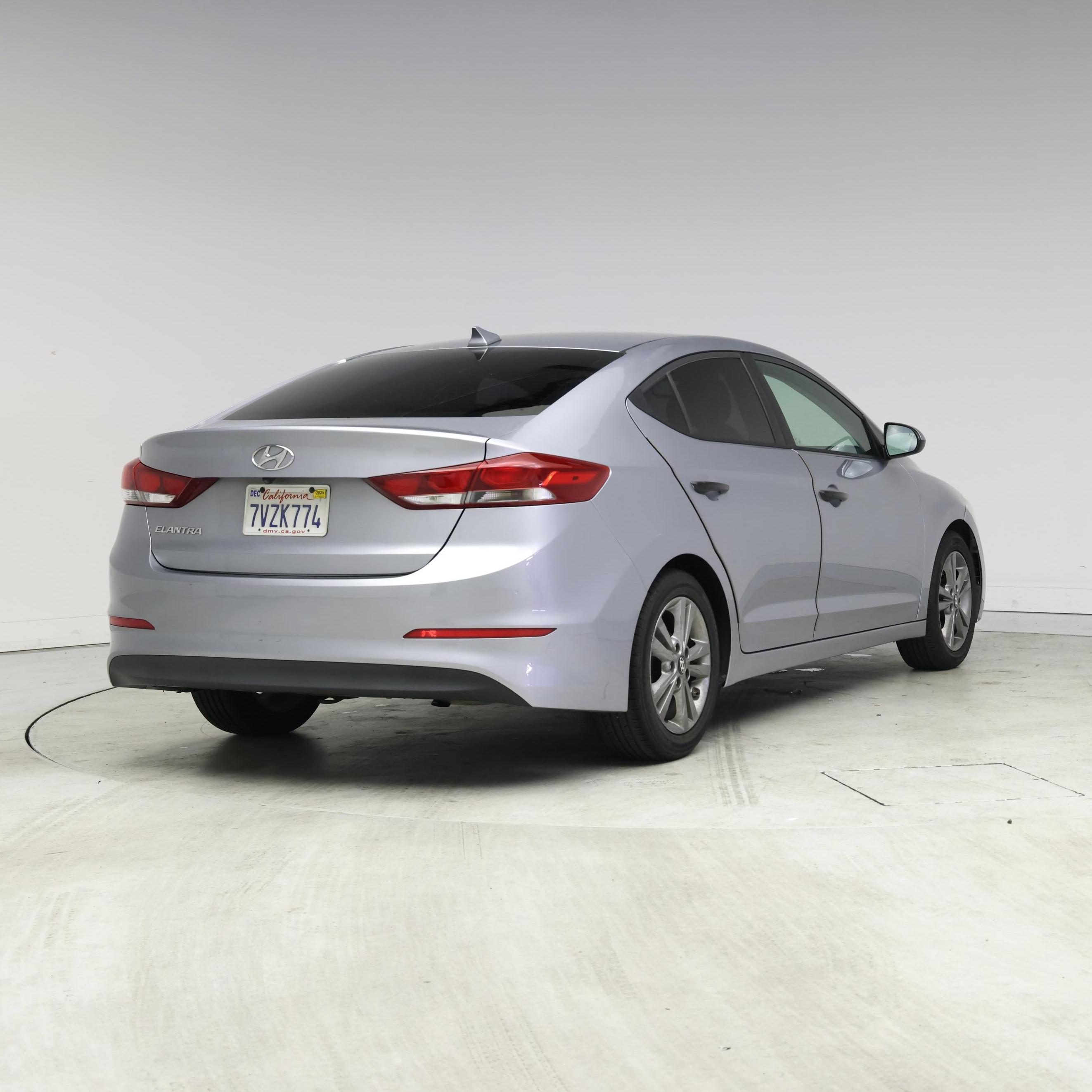 Thumbnail: 2017 Hyundai Elantra - 8