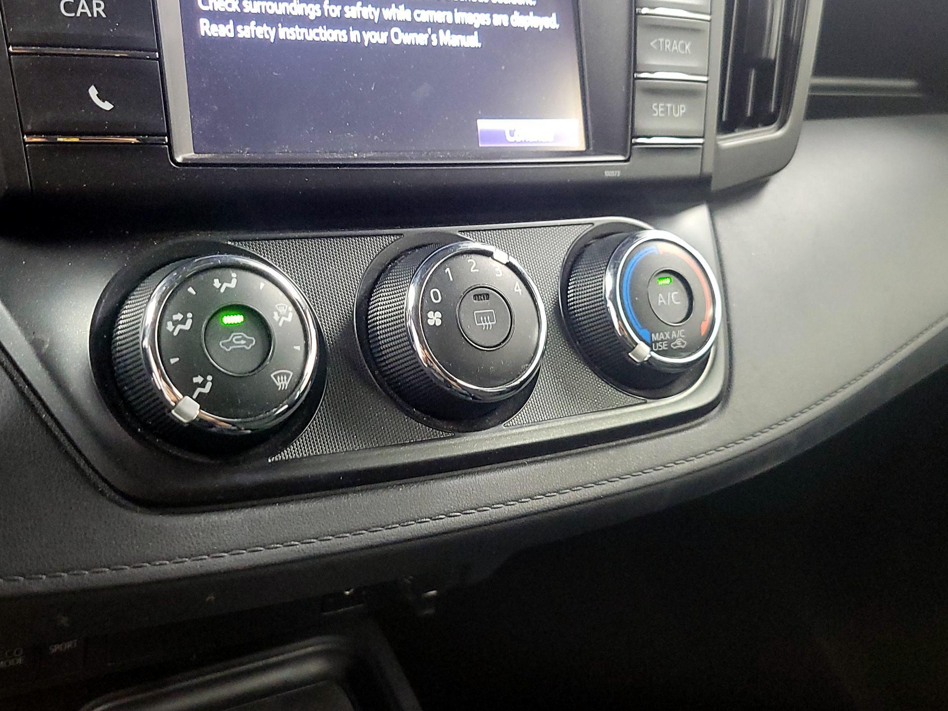 Thumbnail: 2016 Toyota RAV4 - 15