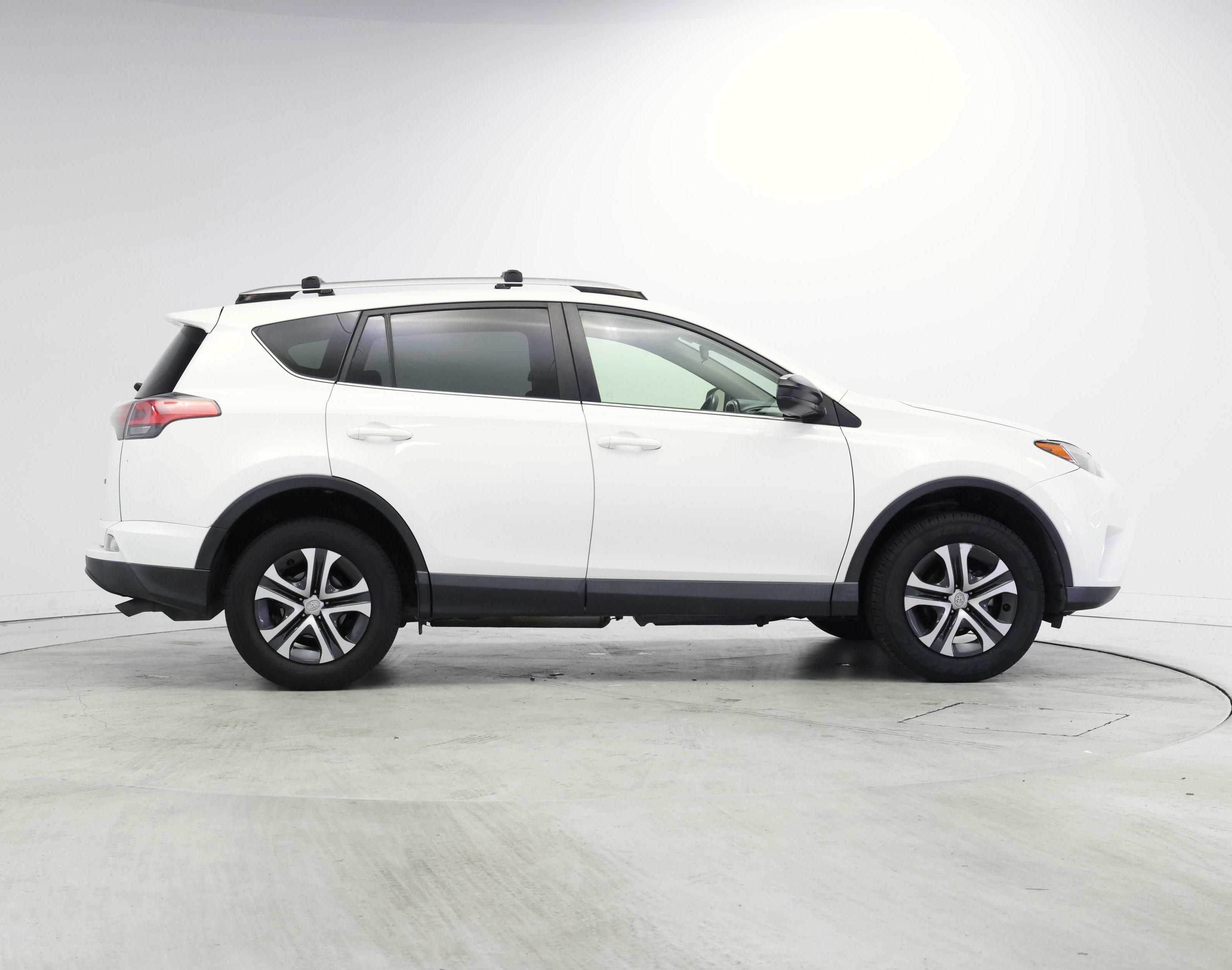 Thumbnail: 2016 Toyota RAV4 - 7