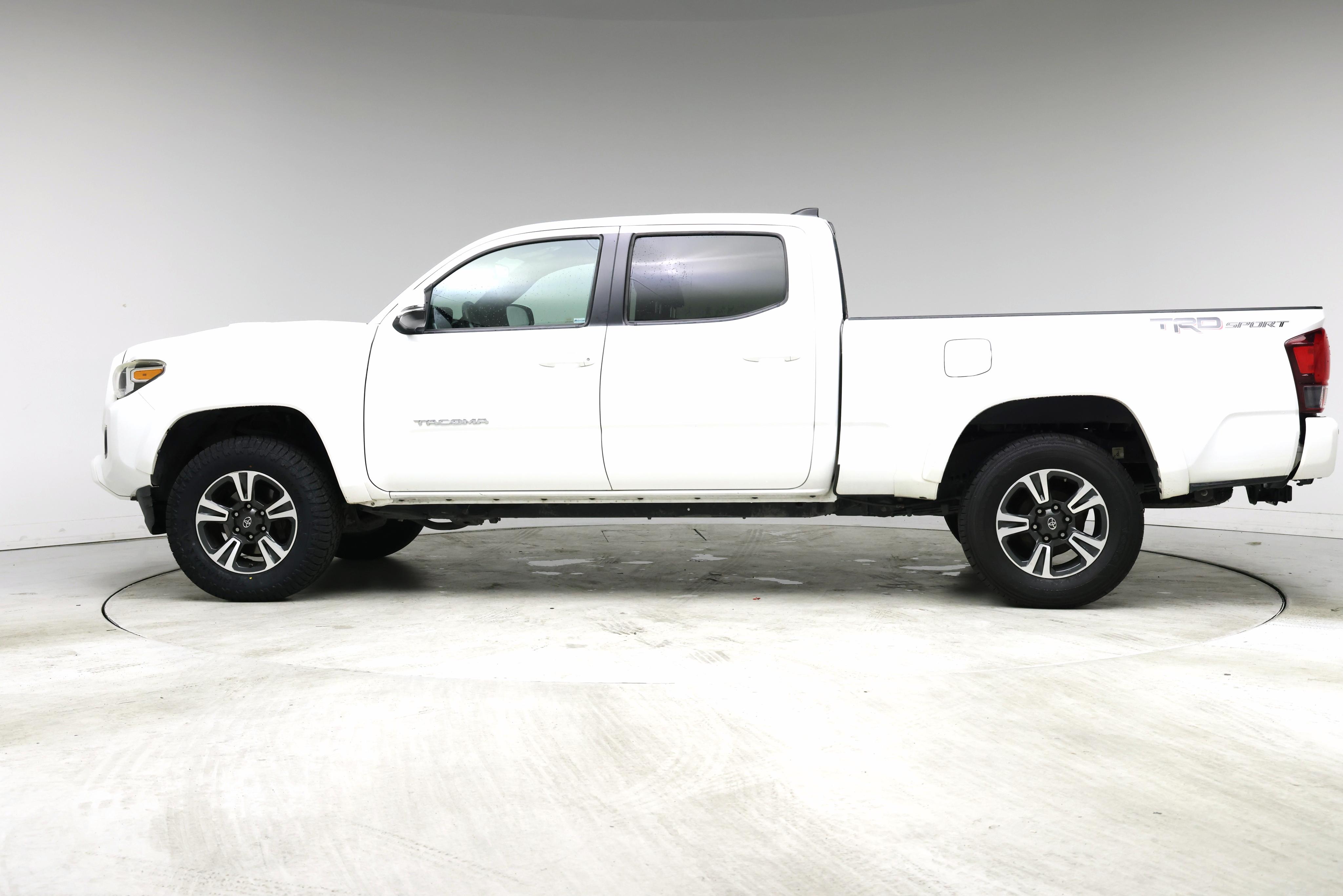 Thumbnail: 2018 Toyota Tacoma - 3
