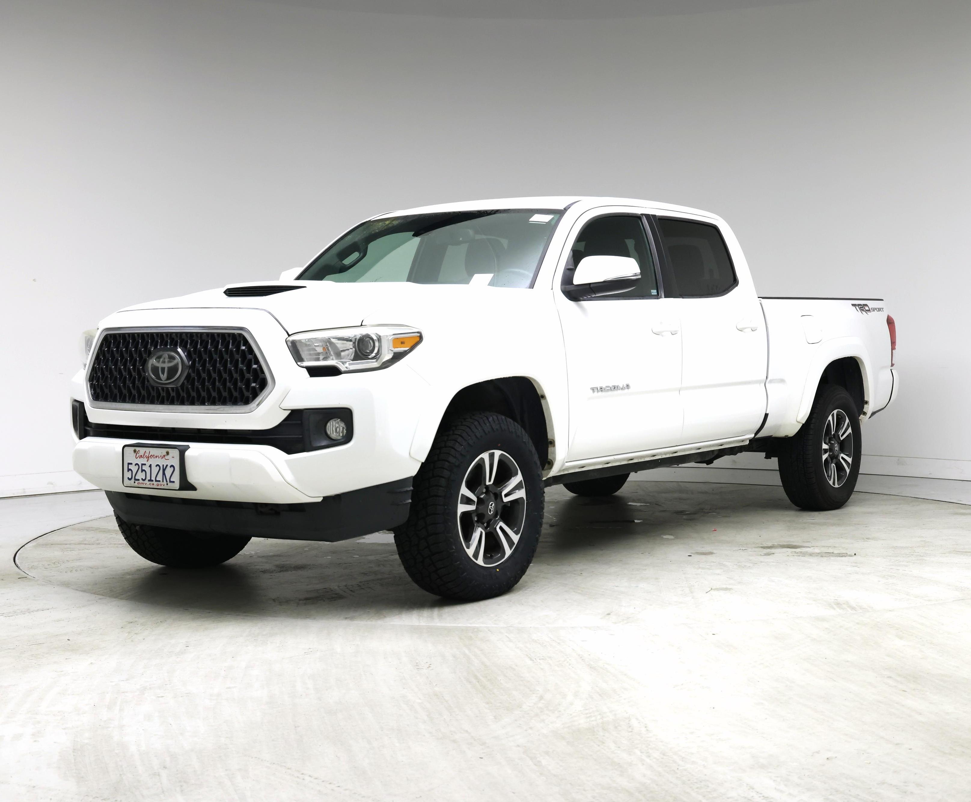 Thumbnail: 2018 Toyota Tacoma - 4