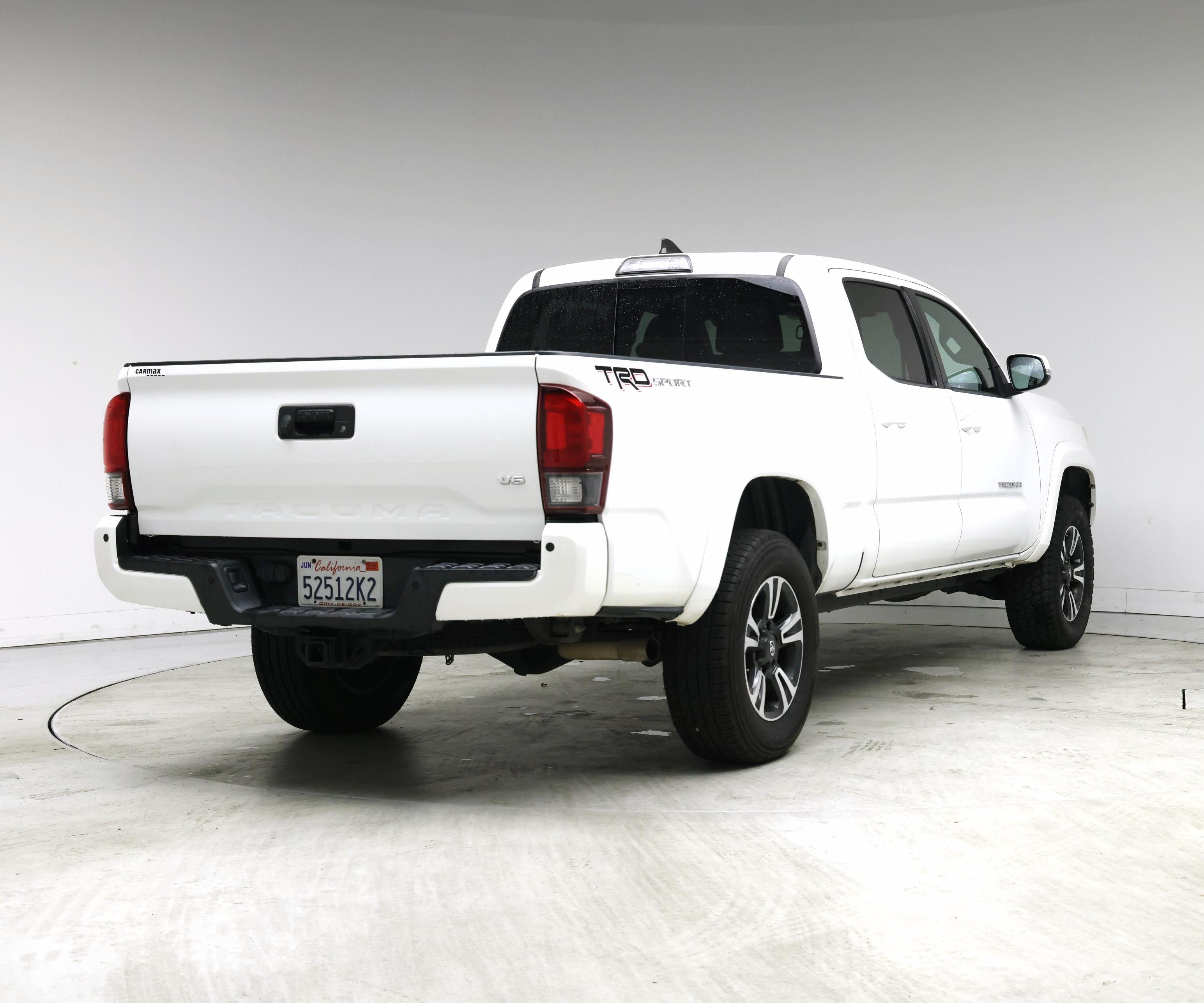 Thumbnail: 2018 Toyota Tacoma - 8