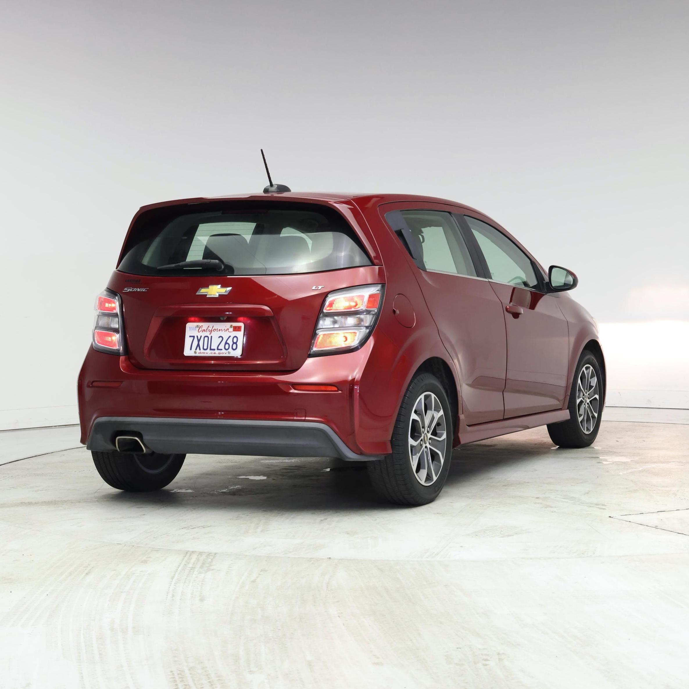 Thumbnail: 2017 Chevrolet Sonic - 8