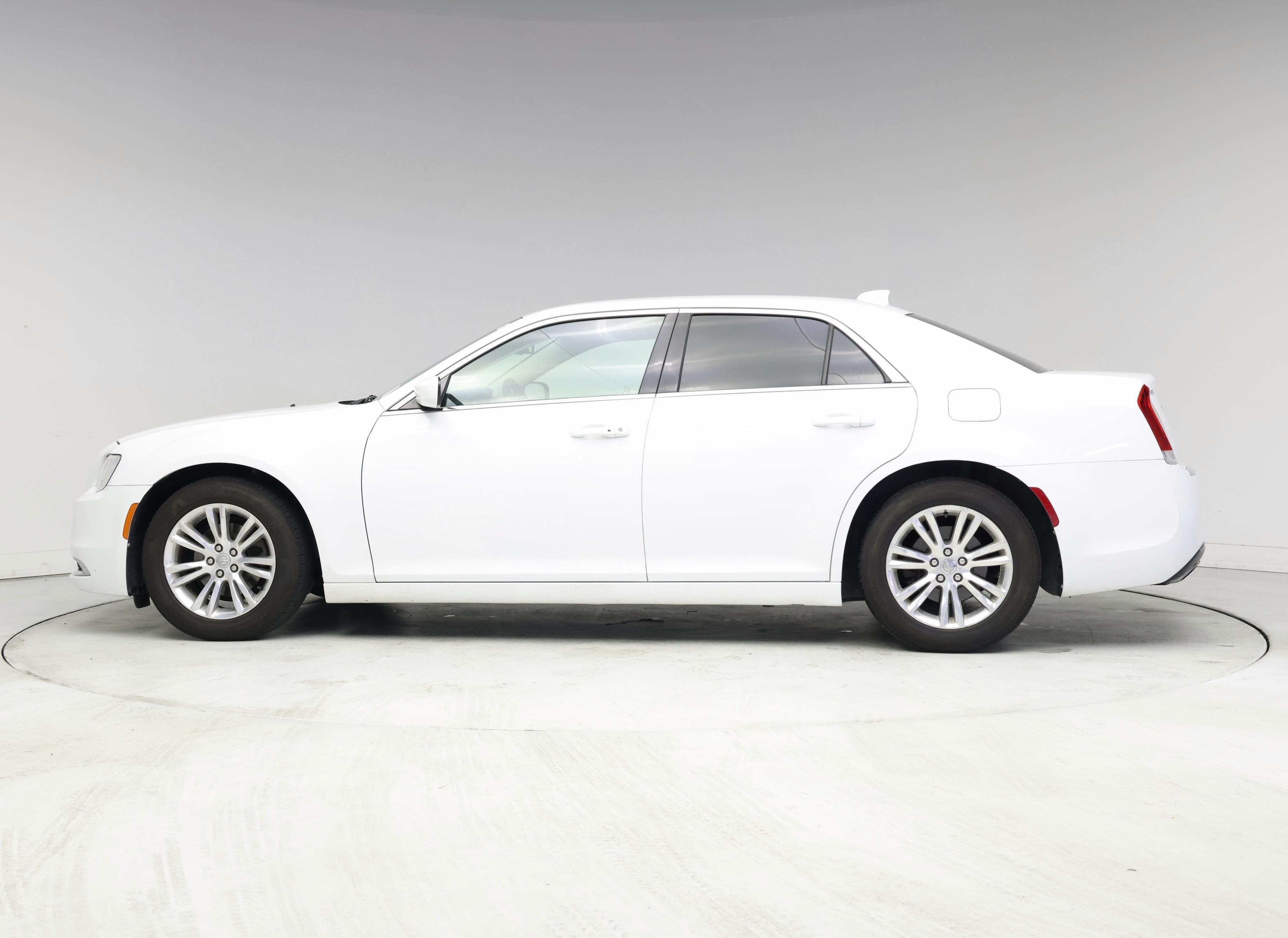 Thumbnail: 2017 Chrysler 300 - 3