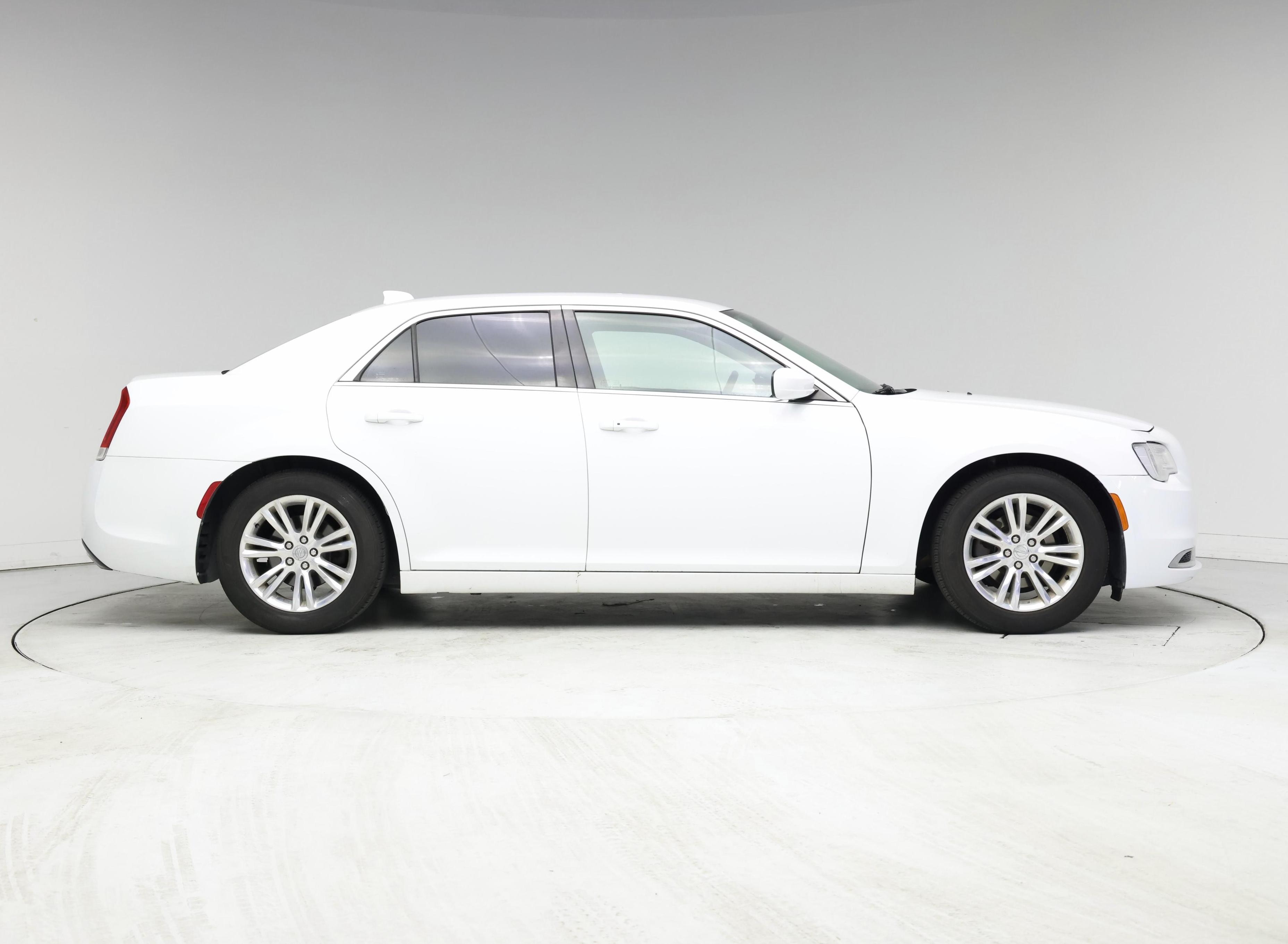 Thumbnail: 2017 Chrysler 300 - 7