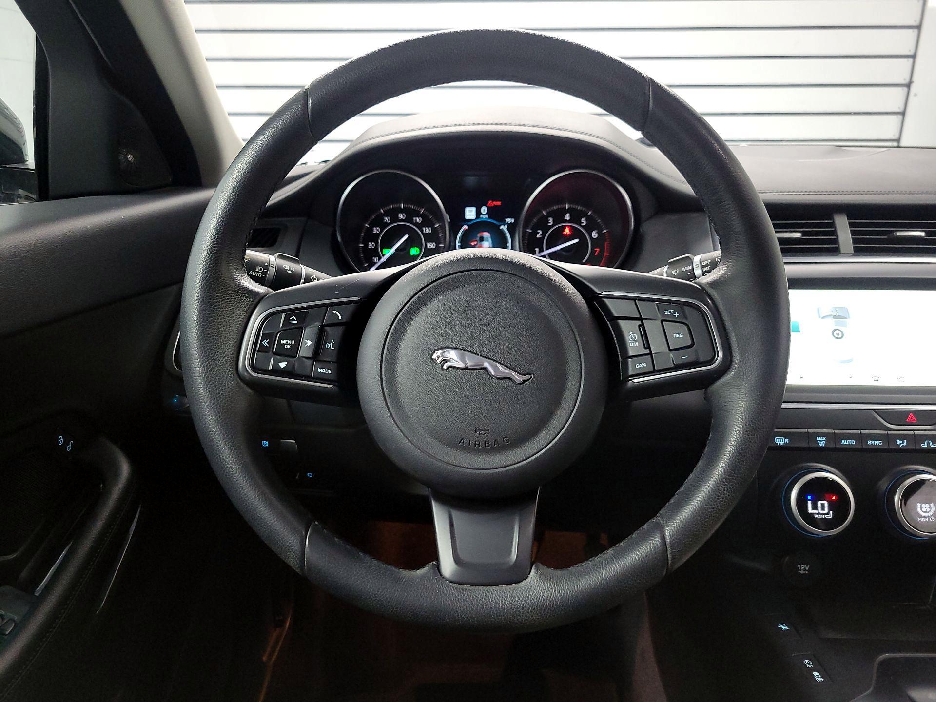 Thumbnail: 2020 Jaguar E-Pace - 10