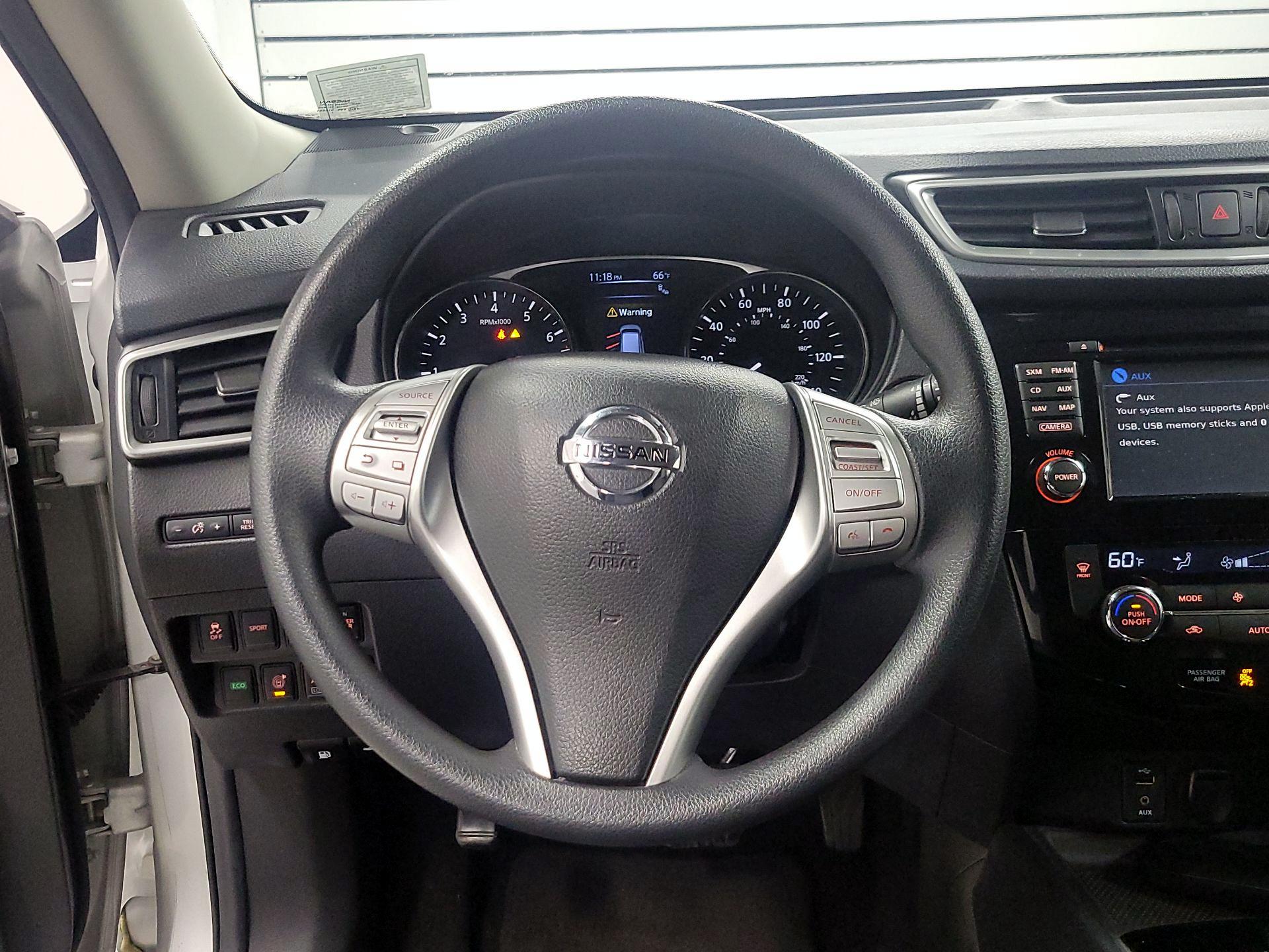 Thumbnail: 2015 Nissan Rogue - 10