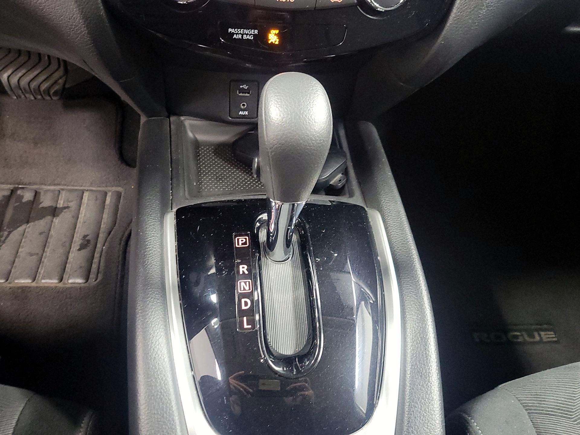 Thumbnail: 2015 Nissan Rogue - 17