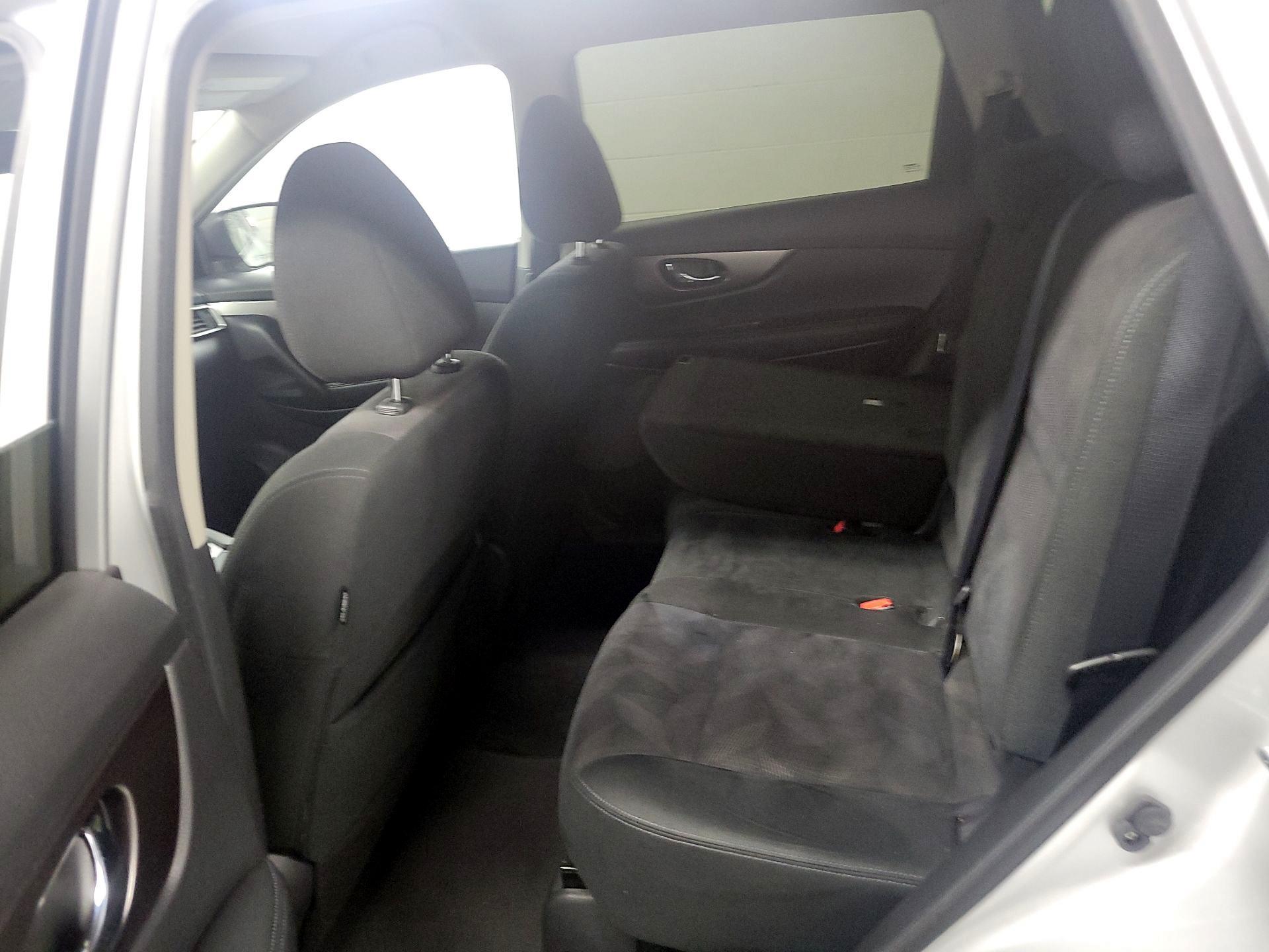 Thumbnail: 2015 Nissan Rogue - 18
