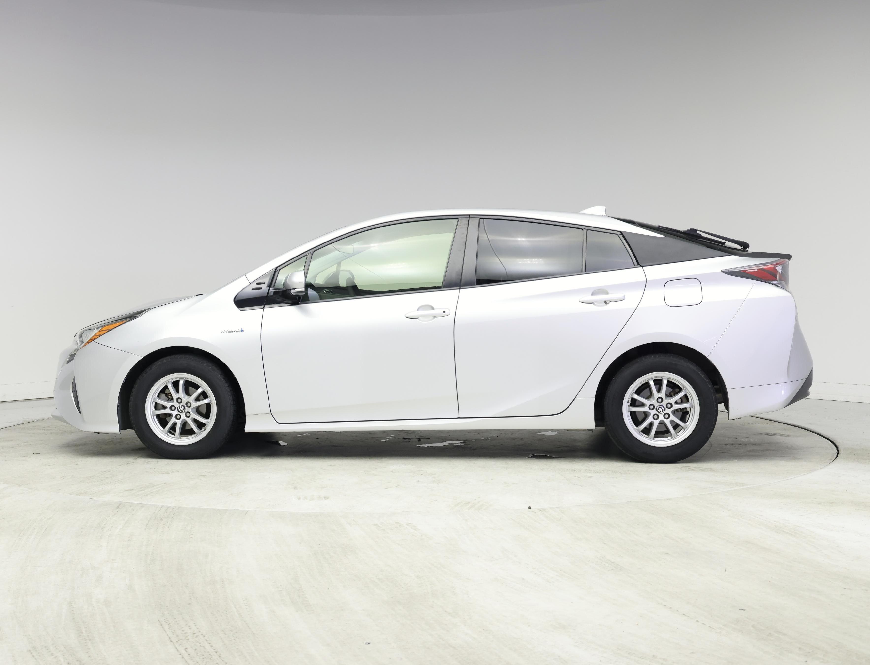 Thumbnail: 2017 Toyota Prius - 3