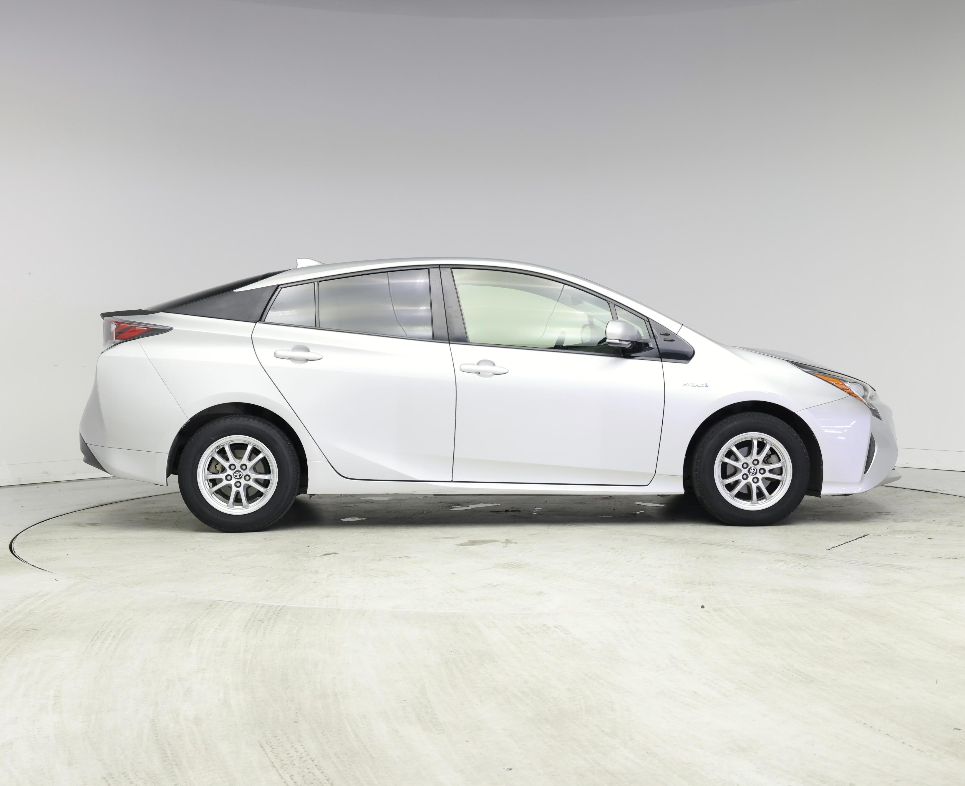 Thumbnail: 2017 Toyota Prius - 7