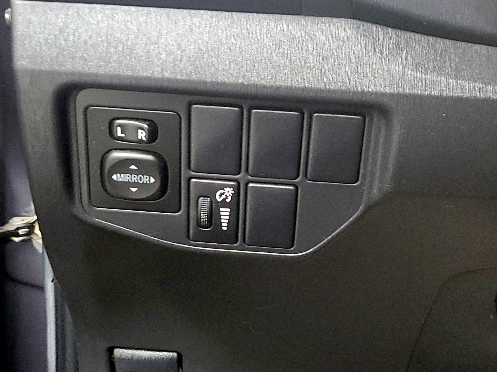 Thumbnail: 2015 Toyota Prius - 13