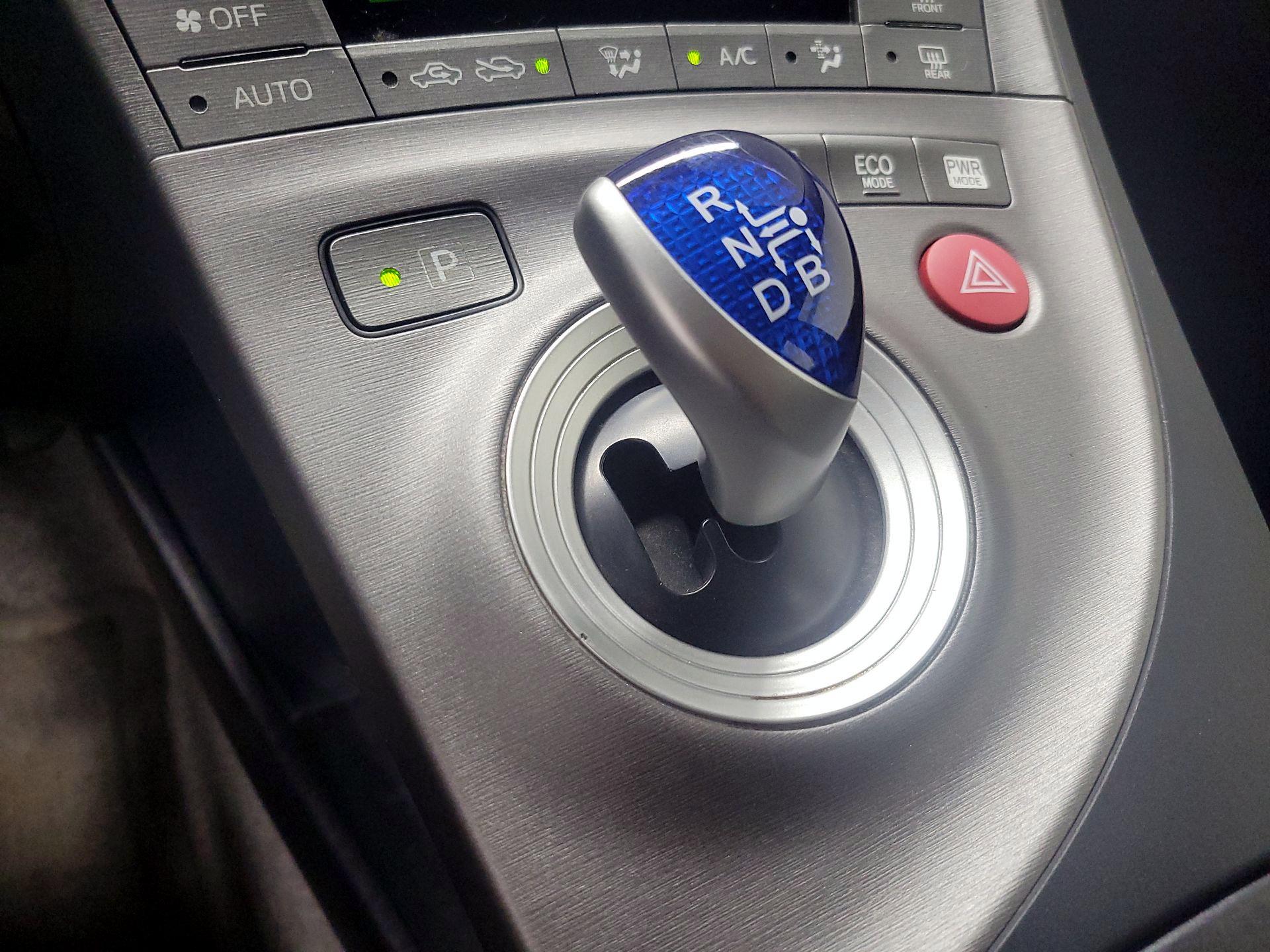 Thumbnail: 2015 Toyota Prius - 17