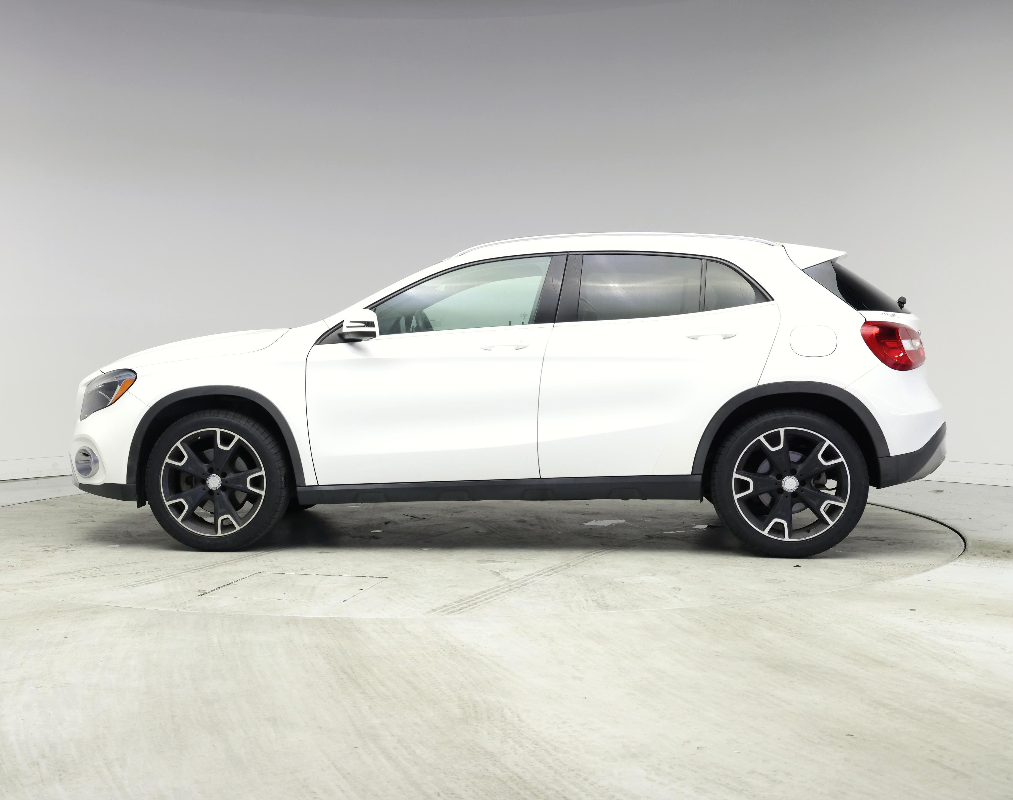 Thumbnail: 2020 Mercedes-Benz GLA - 3