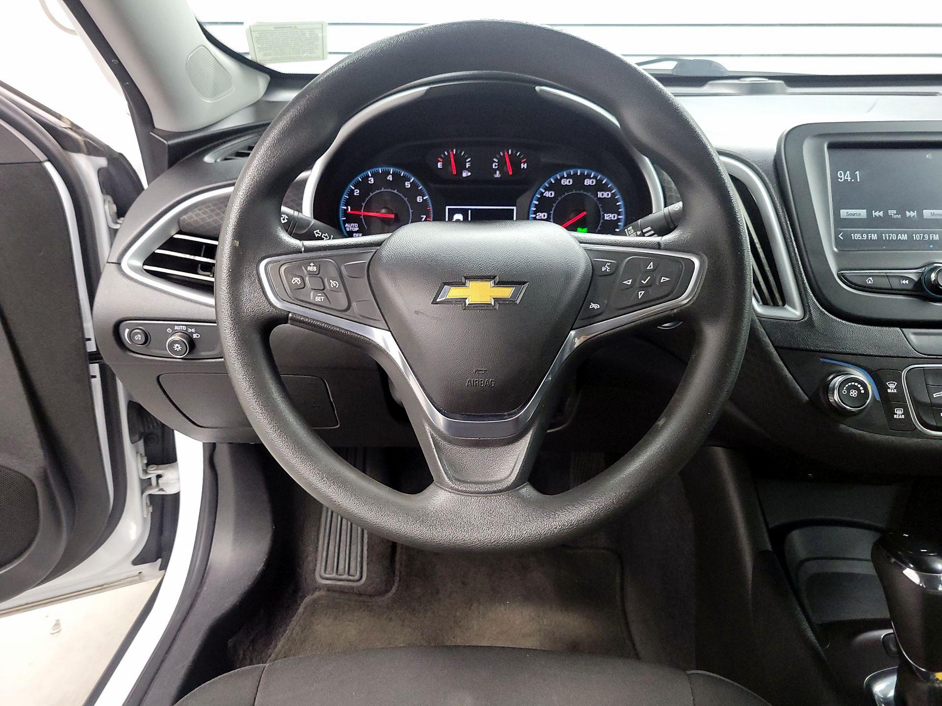 Thumbnail: 2018 Chevrolet Malibu - 10