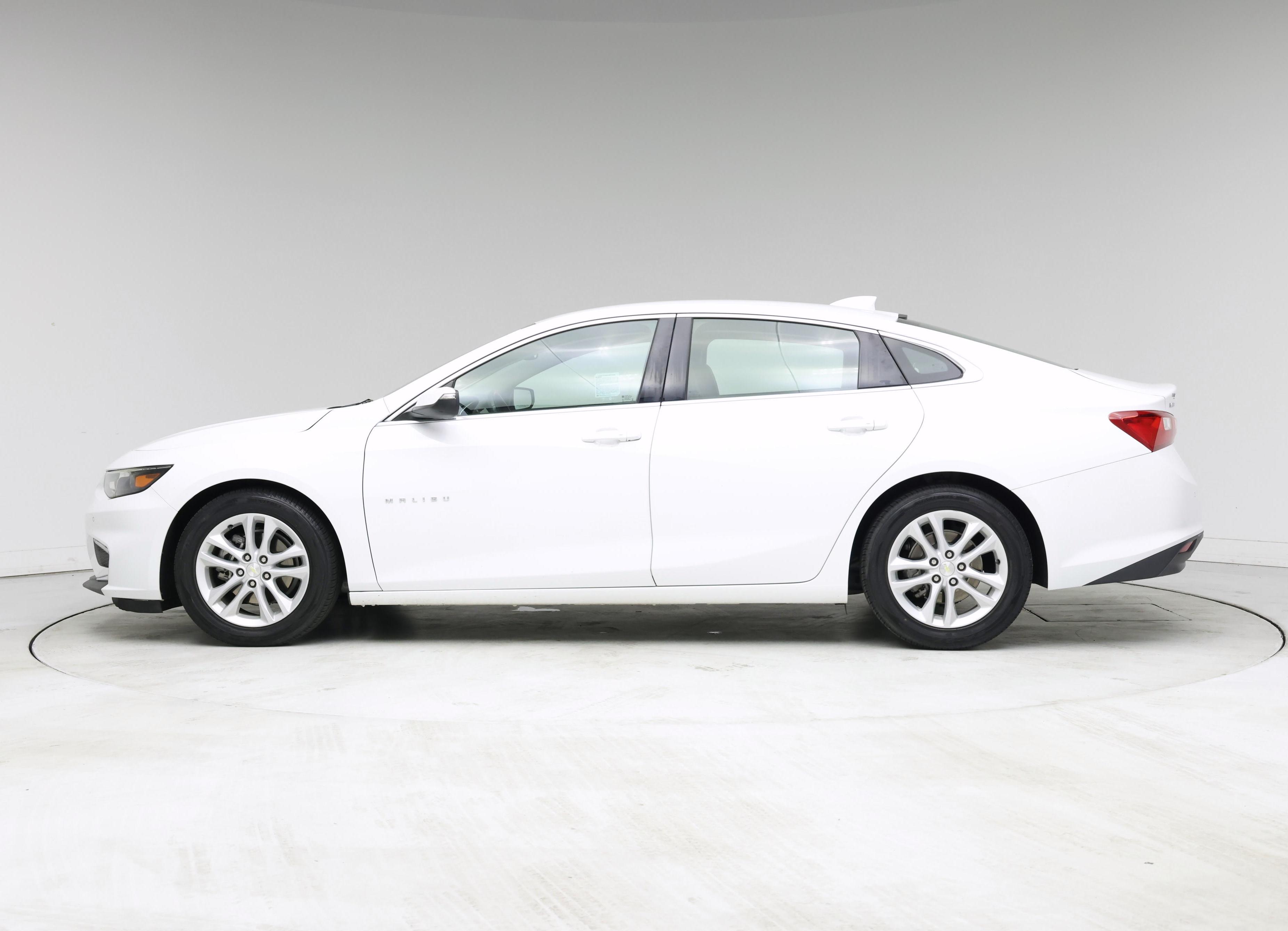 Thumbnail: 2017 Chevrolet Malibu - 3