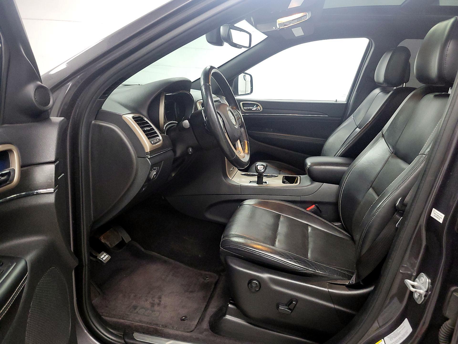 Thumbnail: 2015 Jeep Grand Cherokee - 11