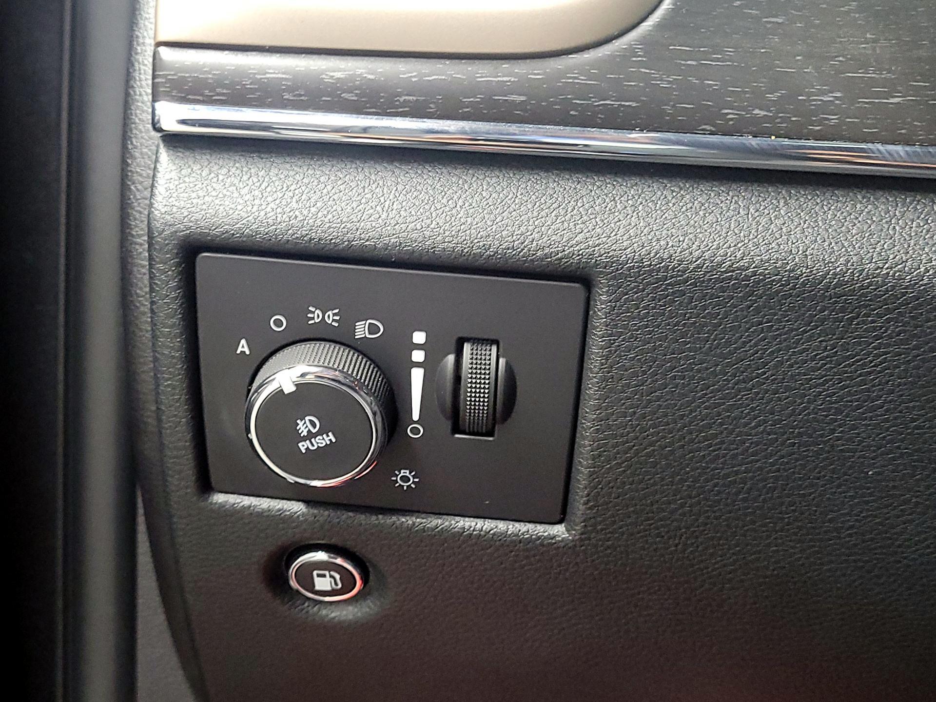 Thumbnail: 2015 Jeep Grand Cherokee - 13