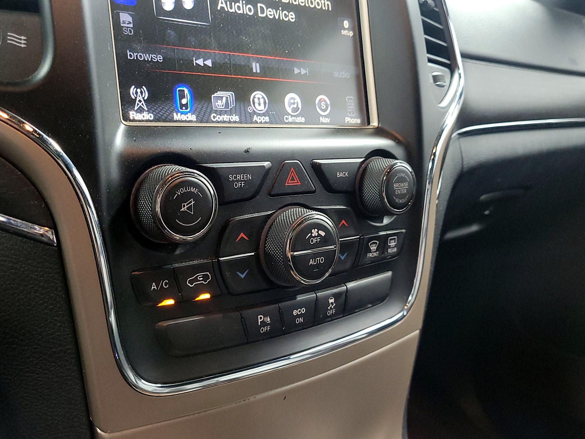 Thumbnail: 2015 Jeep Grand Cherokee - 16