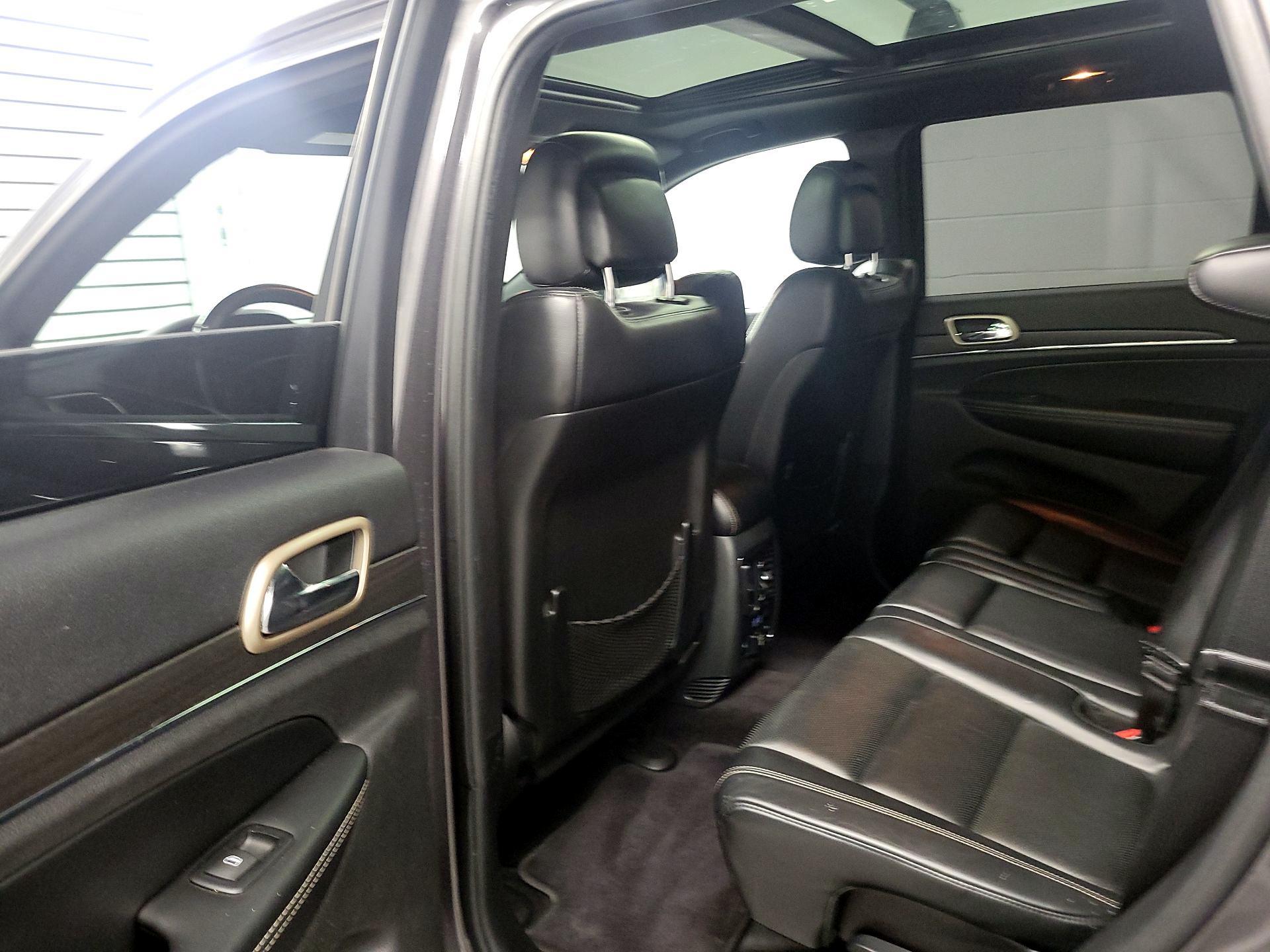 Thumbnail: 2015 Jeep Grand Cherokee - 19