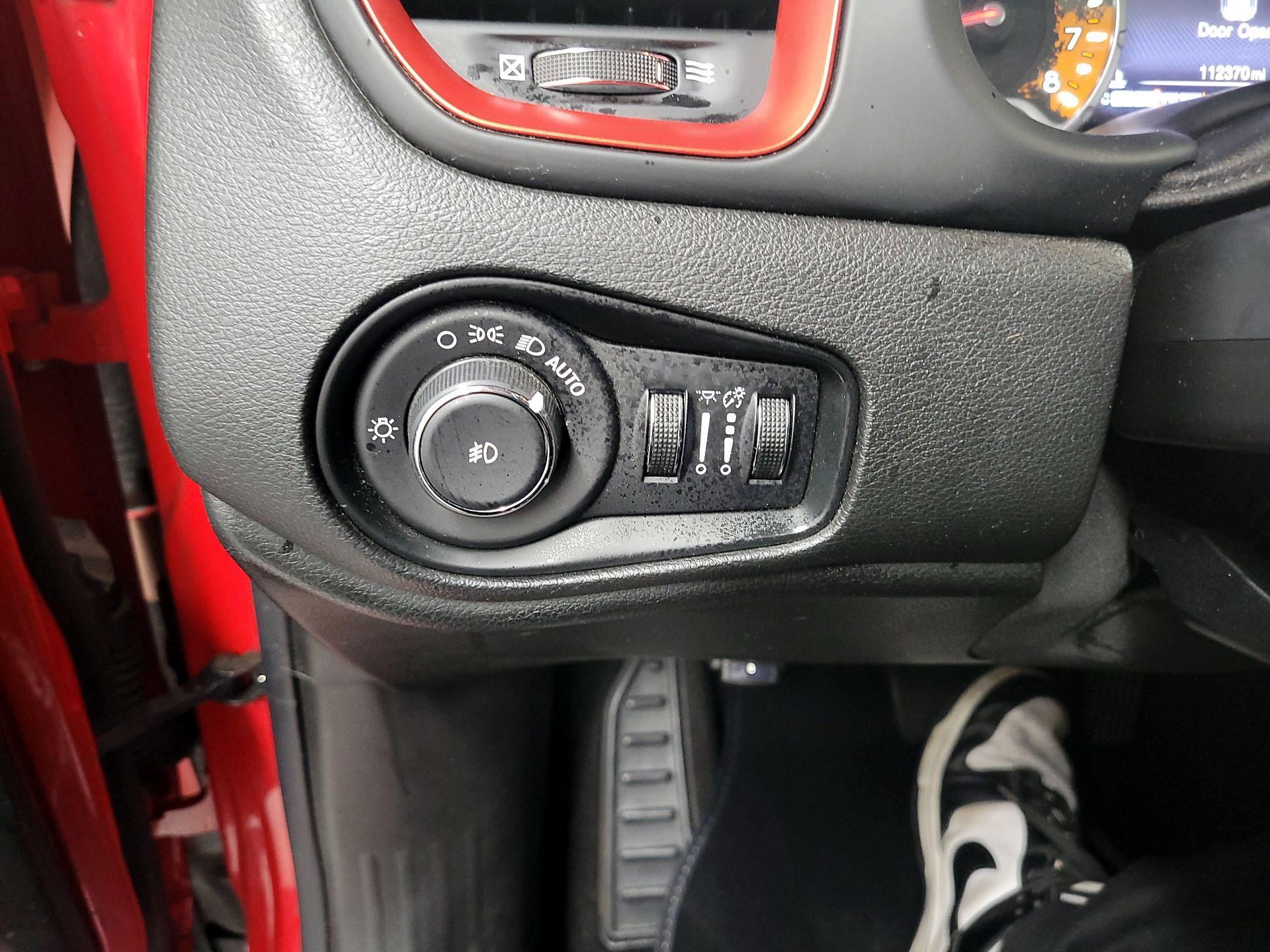 Thumbnail: 2015 Jeep Renegade - 13
