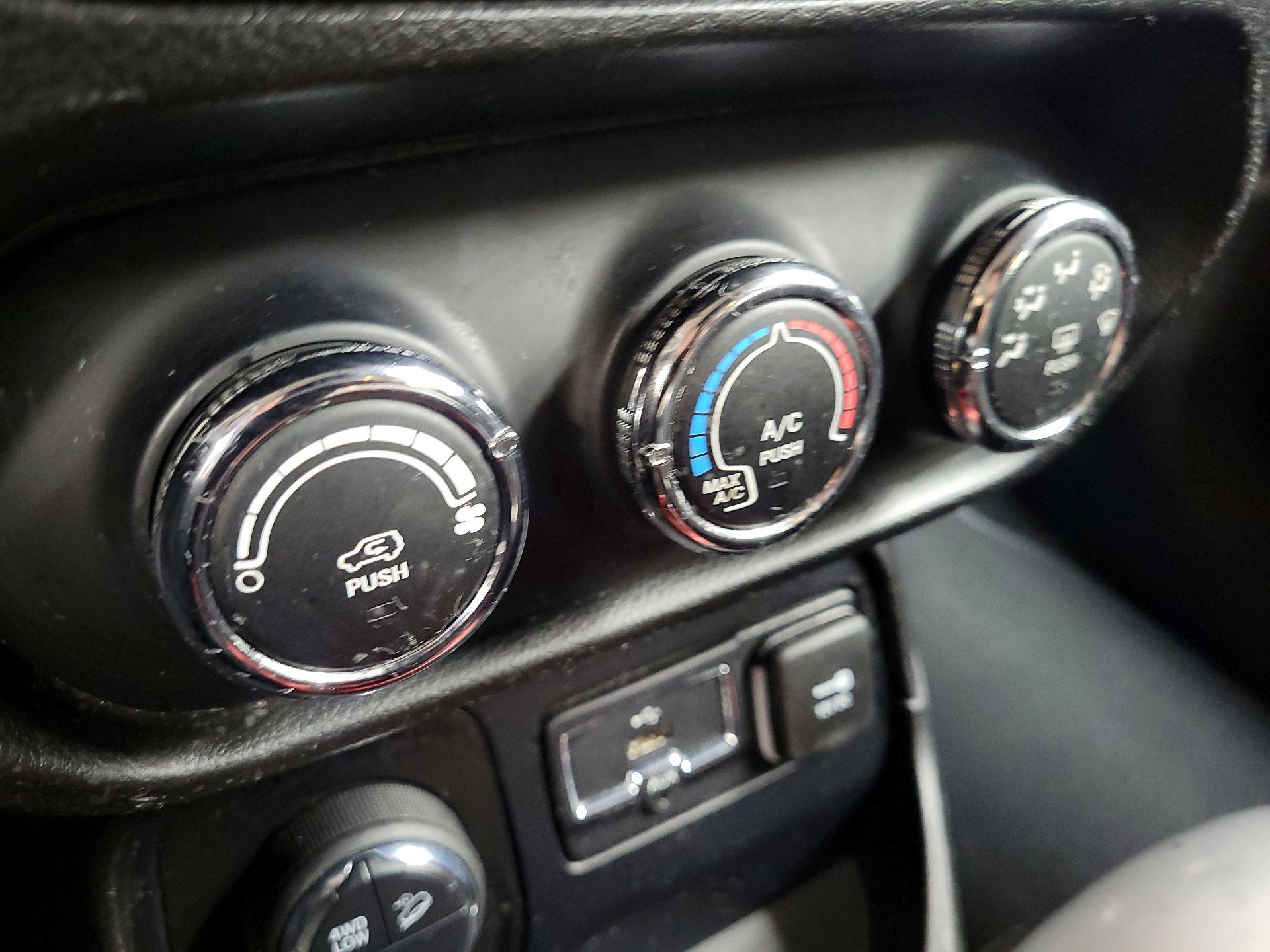 Thumbnail: 2015 Jeep Renegade - 17