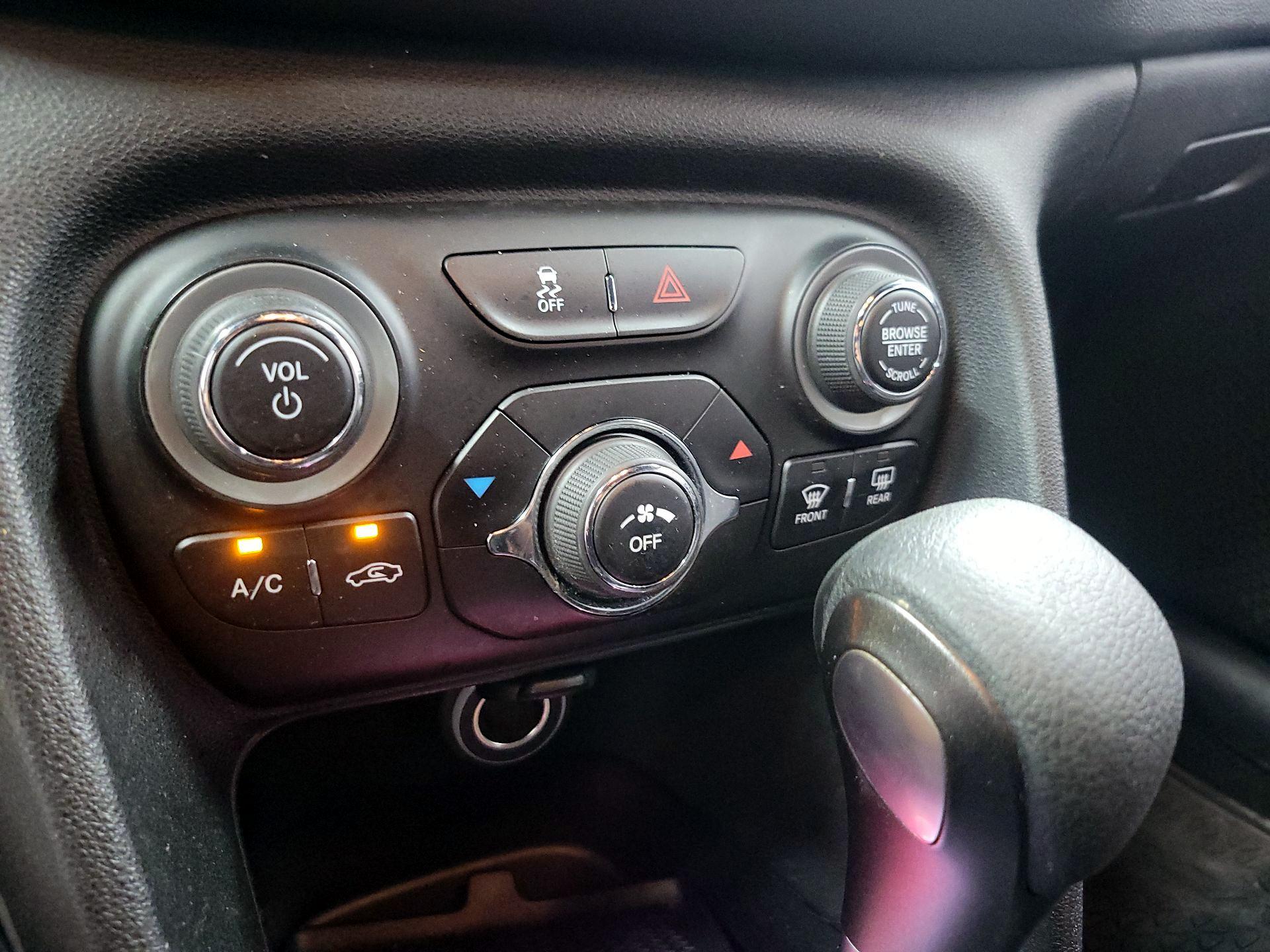 Thumbnail: 2016 Dodge Dart - 14
