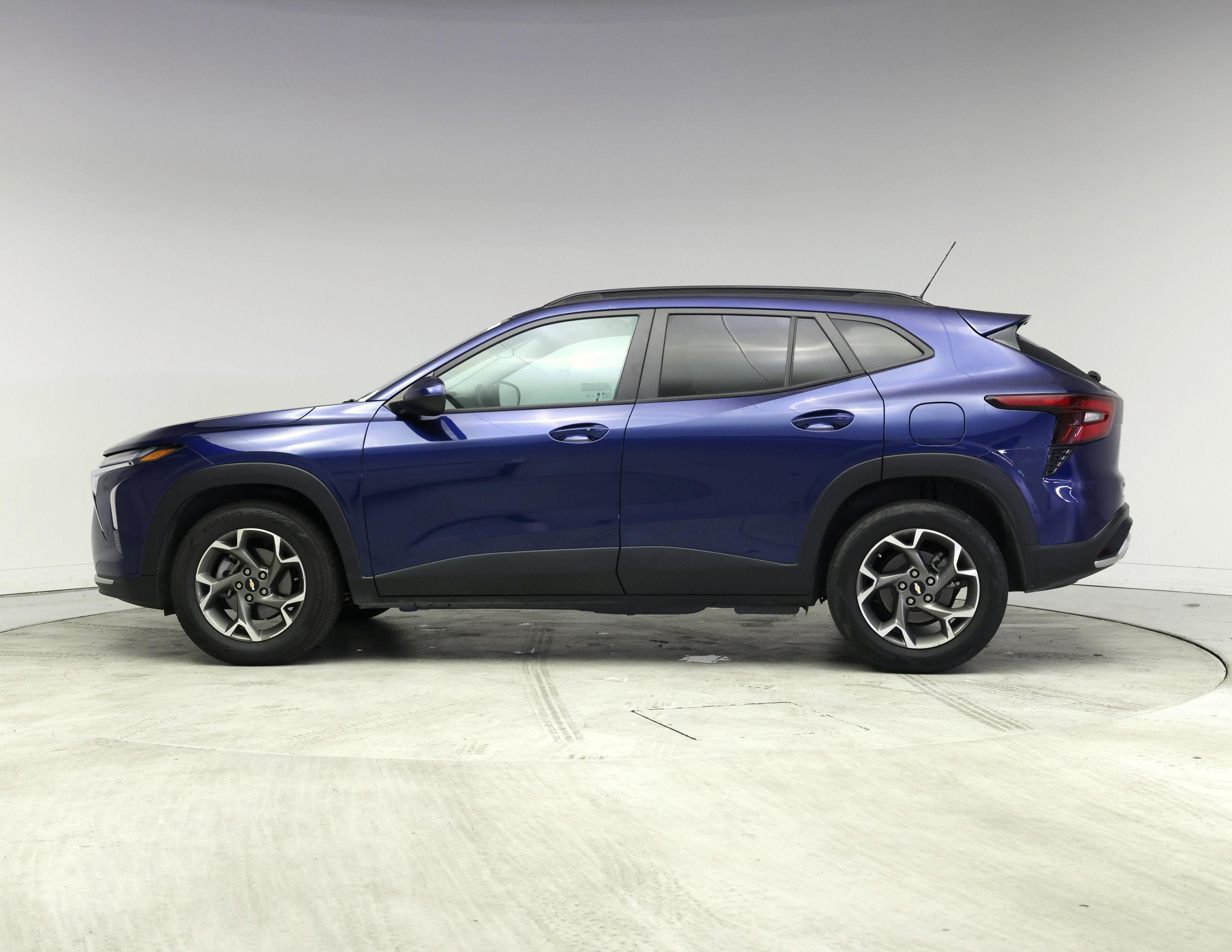 Thumbnail: 2024 Chevrolet Trax - 3