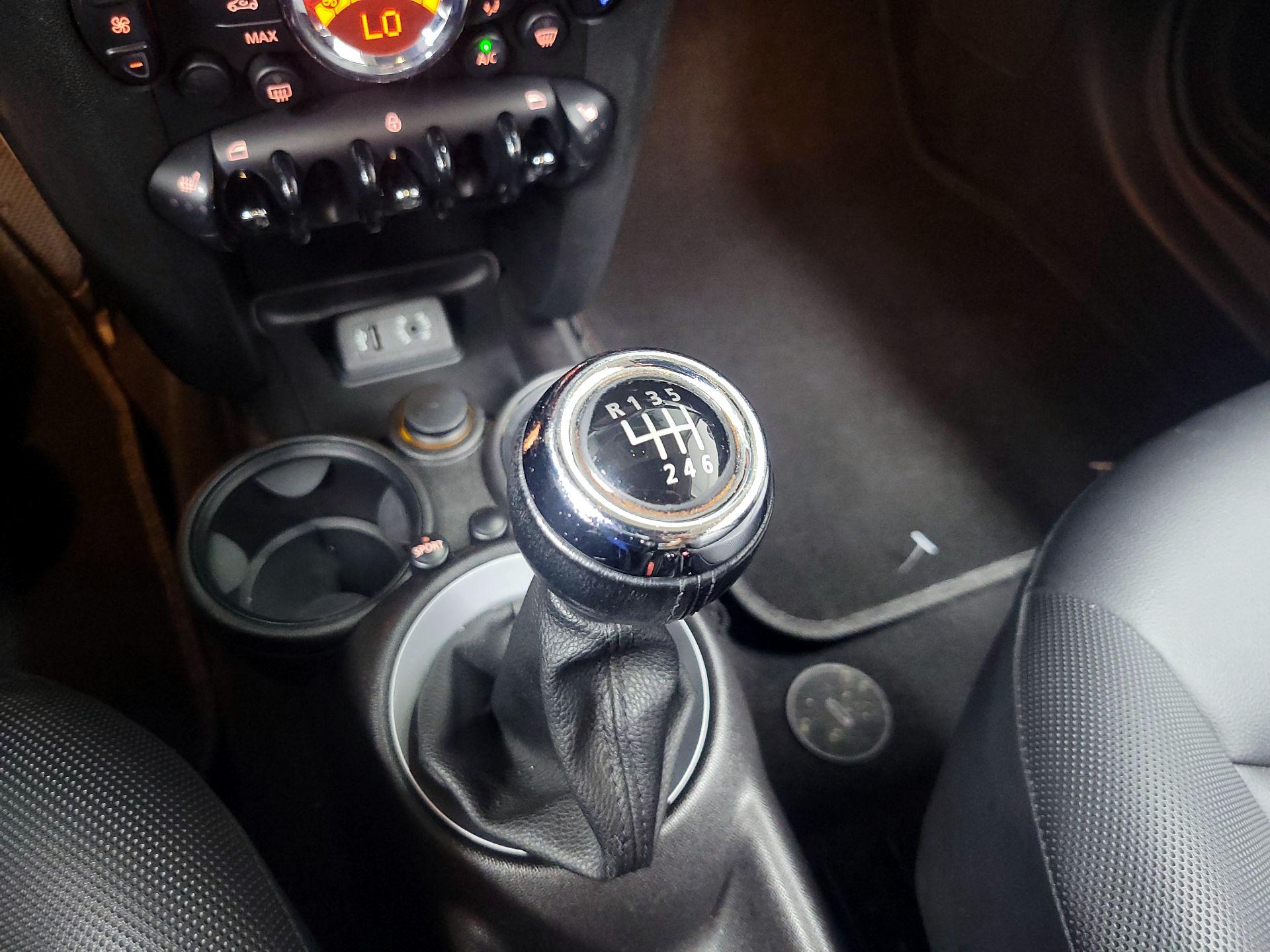 Thumbnail: 2014 MINI Cooper Clubman - 15