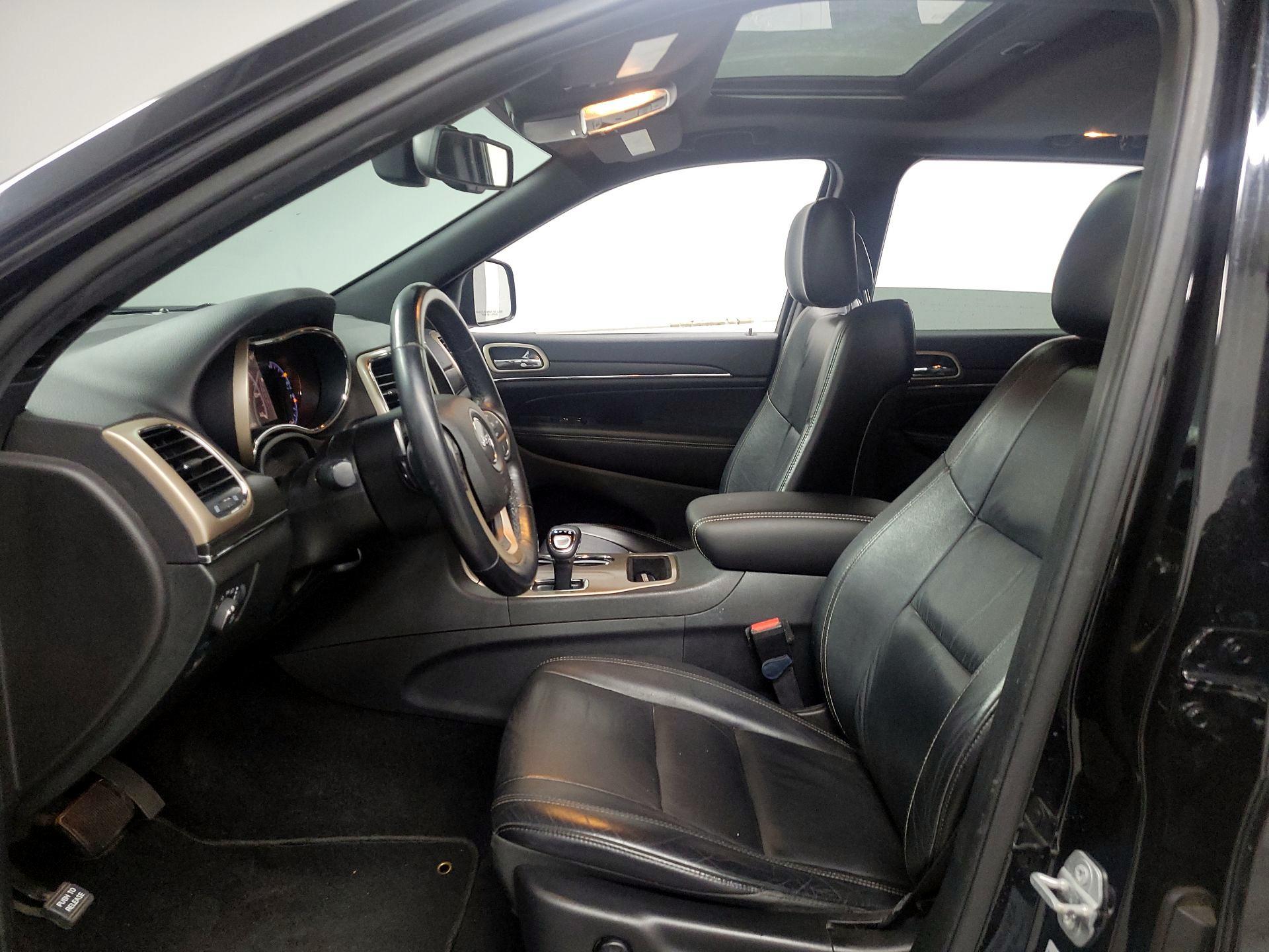 Thumbnail: 2015 Jeep Grand Cherokee - 11