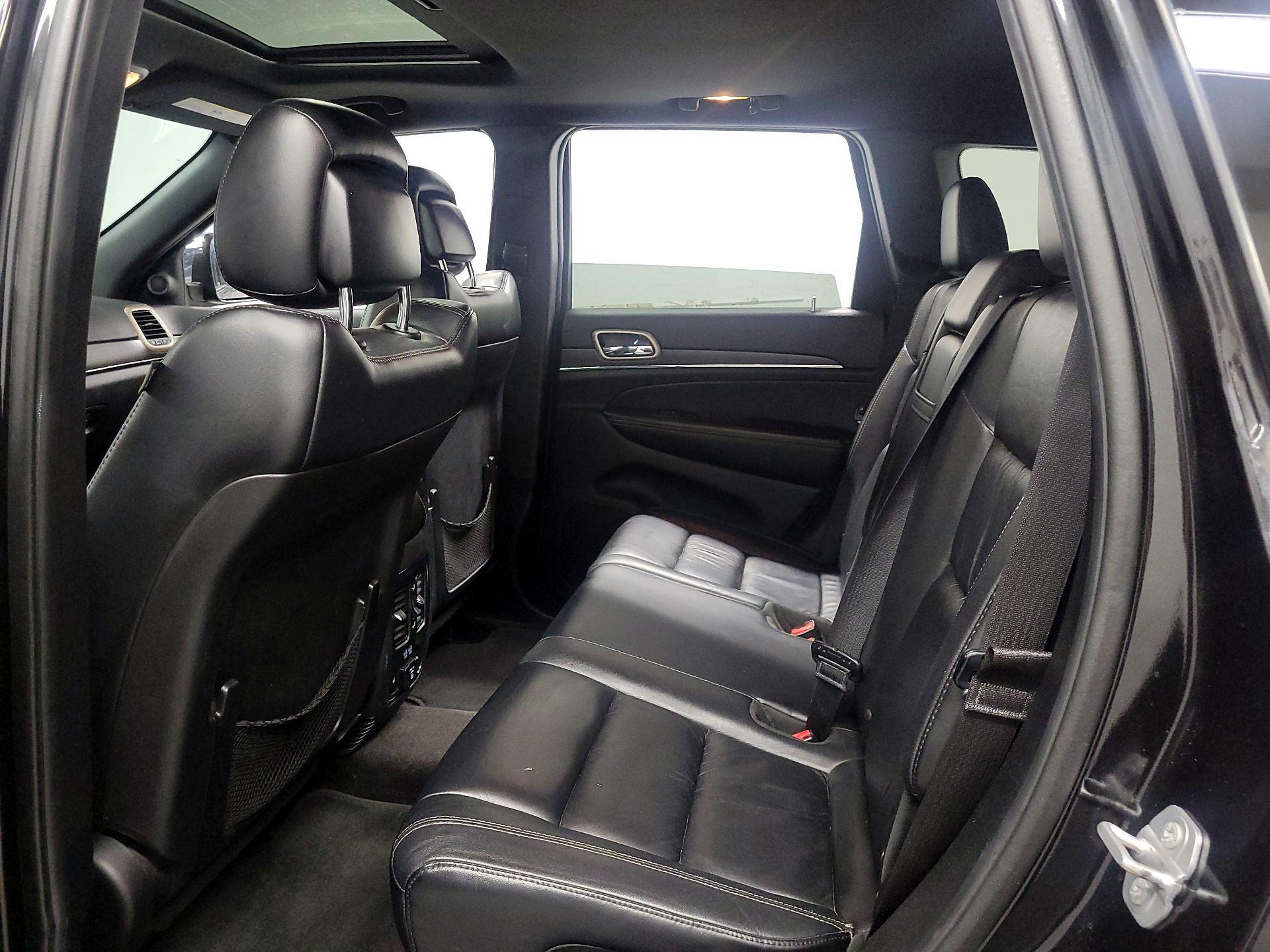 Thumbnail: 2015 Jeep Grand Cherokee - 17